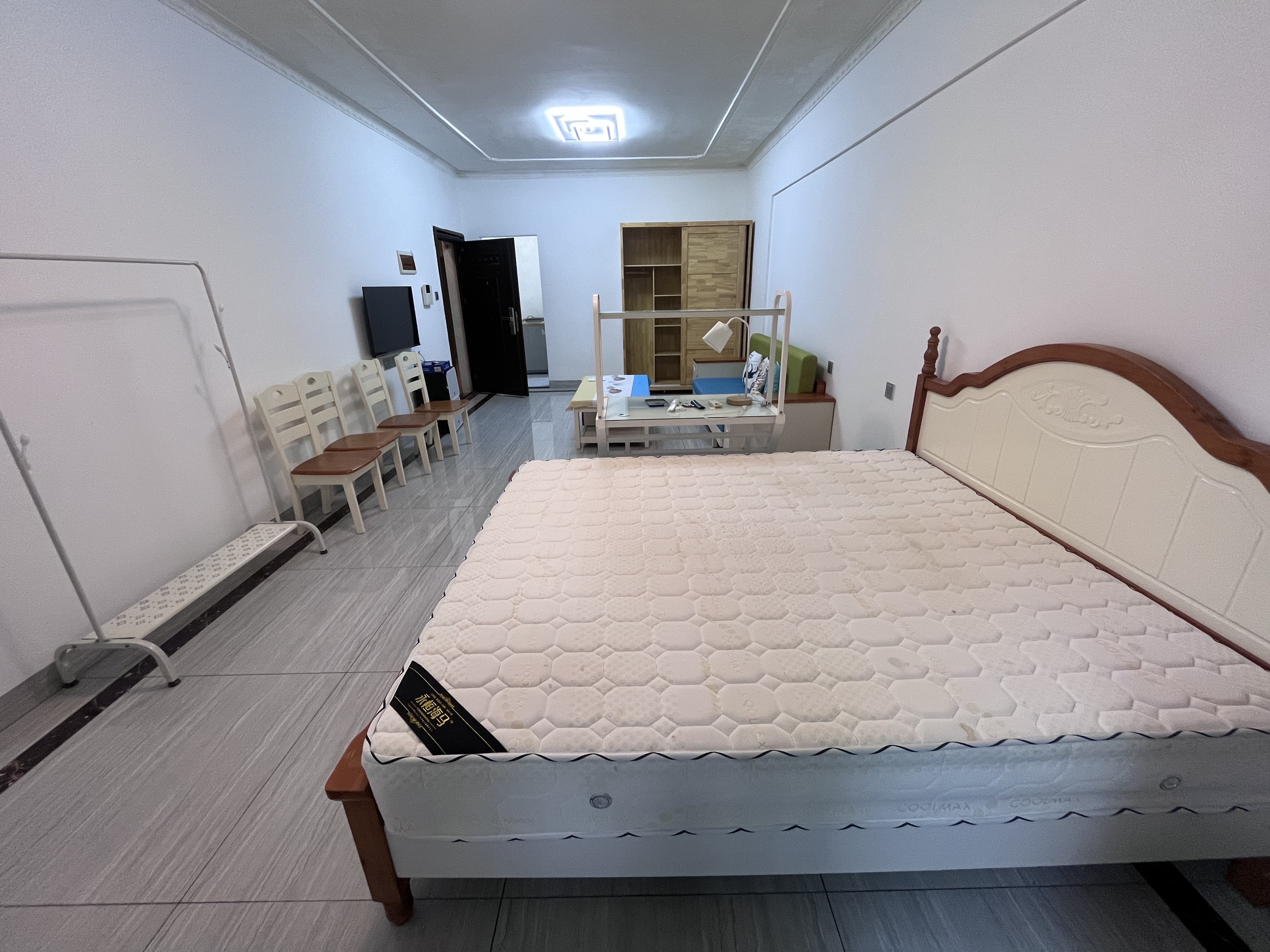国贸城市花园  1室0厅1卫   2200.00元/月室内图