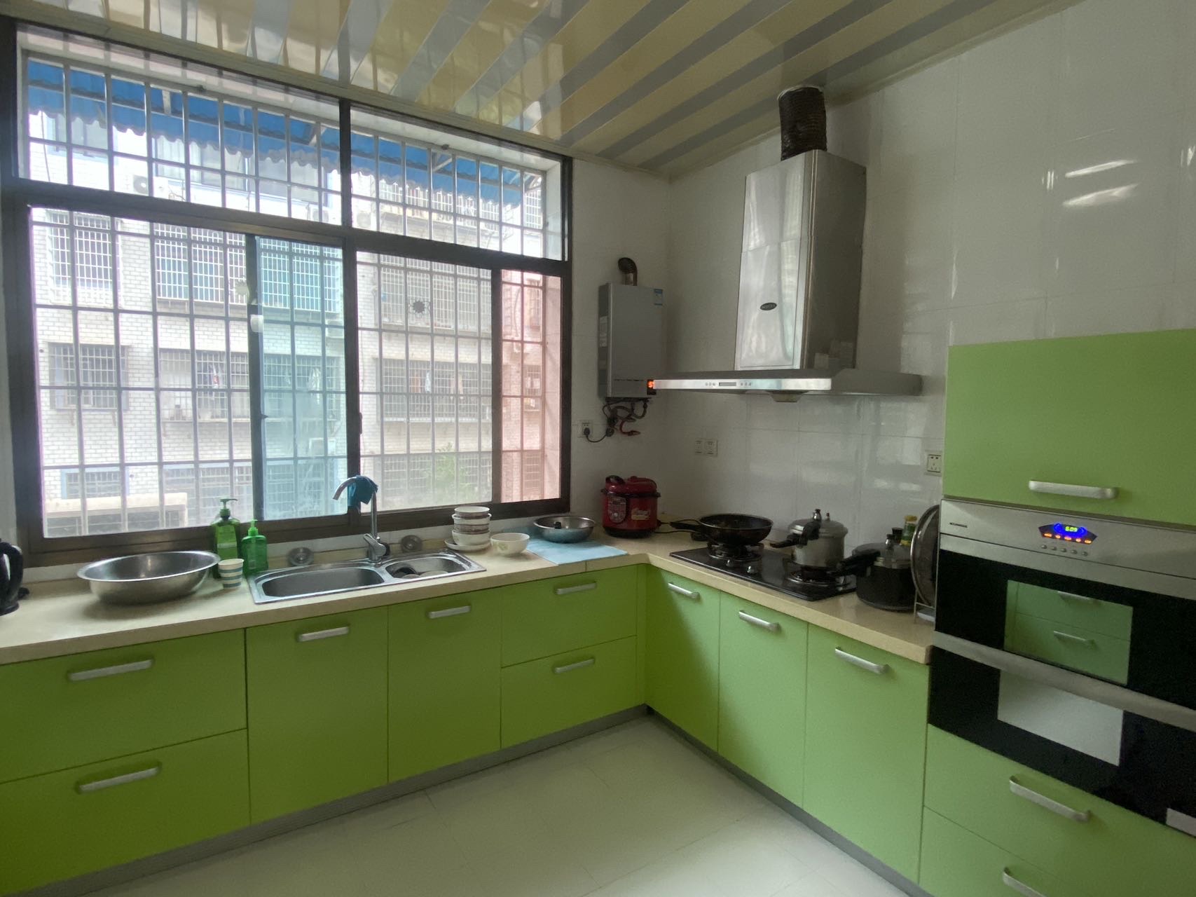 国税局家属院  4室2厅2卫    82.8万 国税局家属院  4室2厅2卫    82.8万客厅