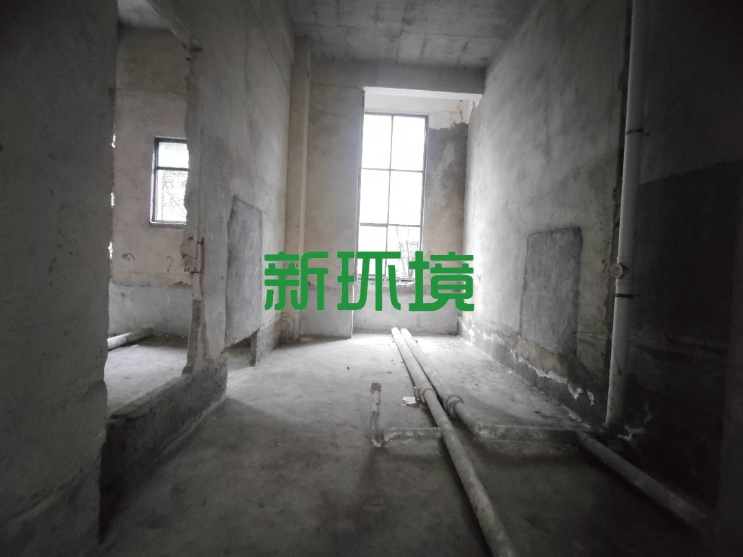 锦绣边城  4室2厅2卫   39.80万客厅