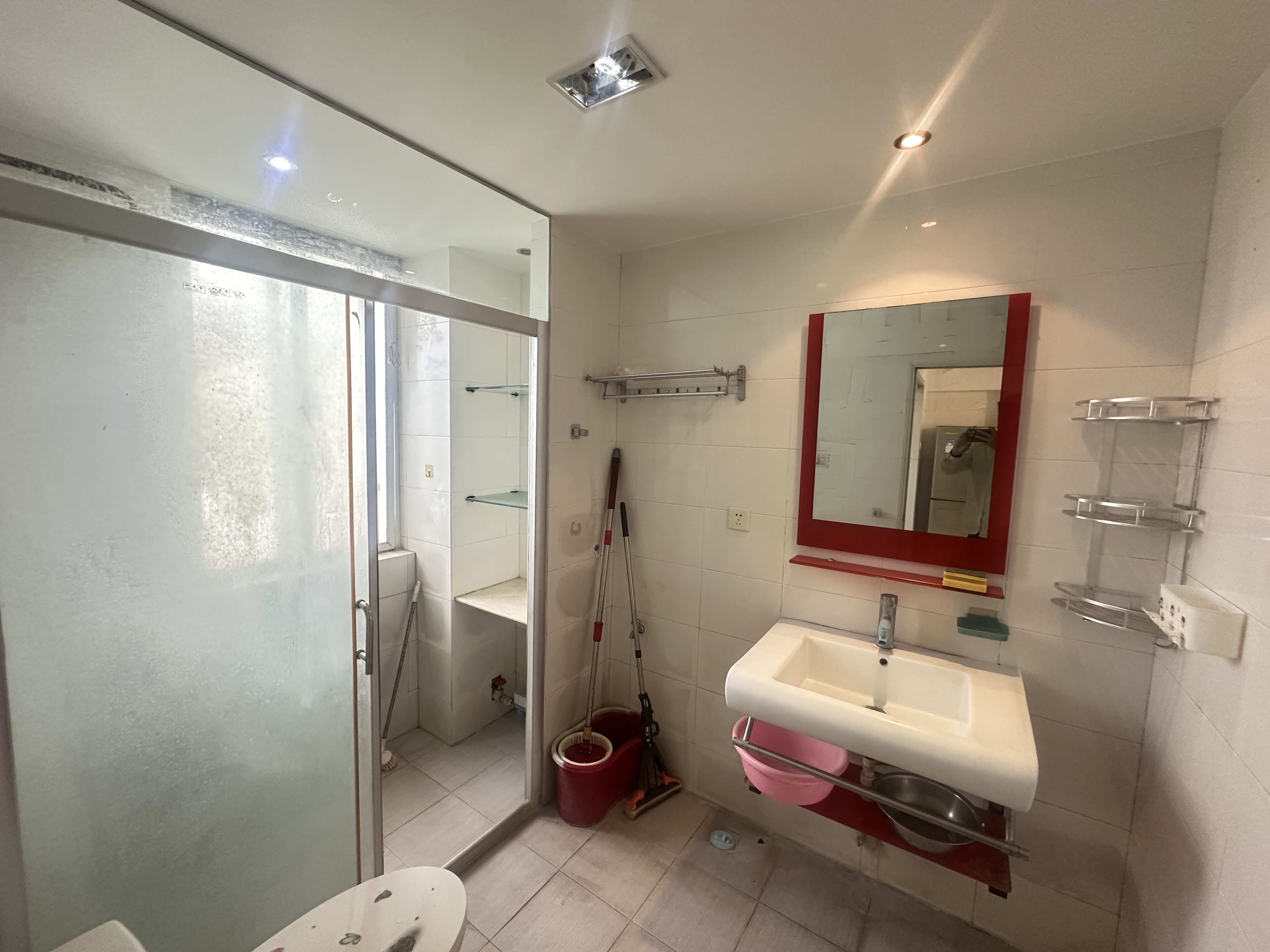 红泥月亮湾  2室2厅1卫    2500.0元/月 红泥月亮湾  2室2厅1卫    2500.0元/月室内图