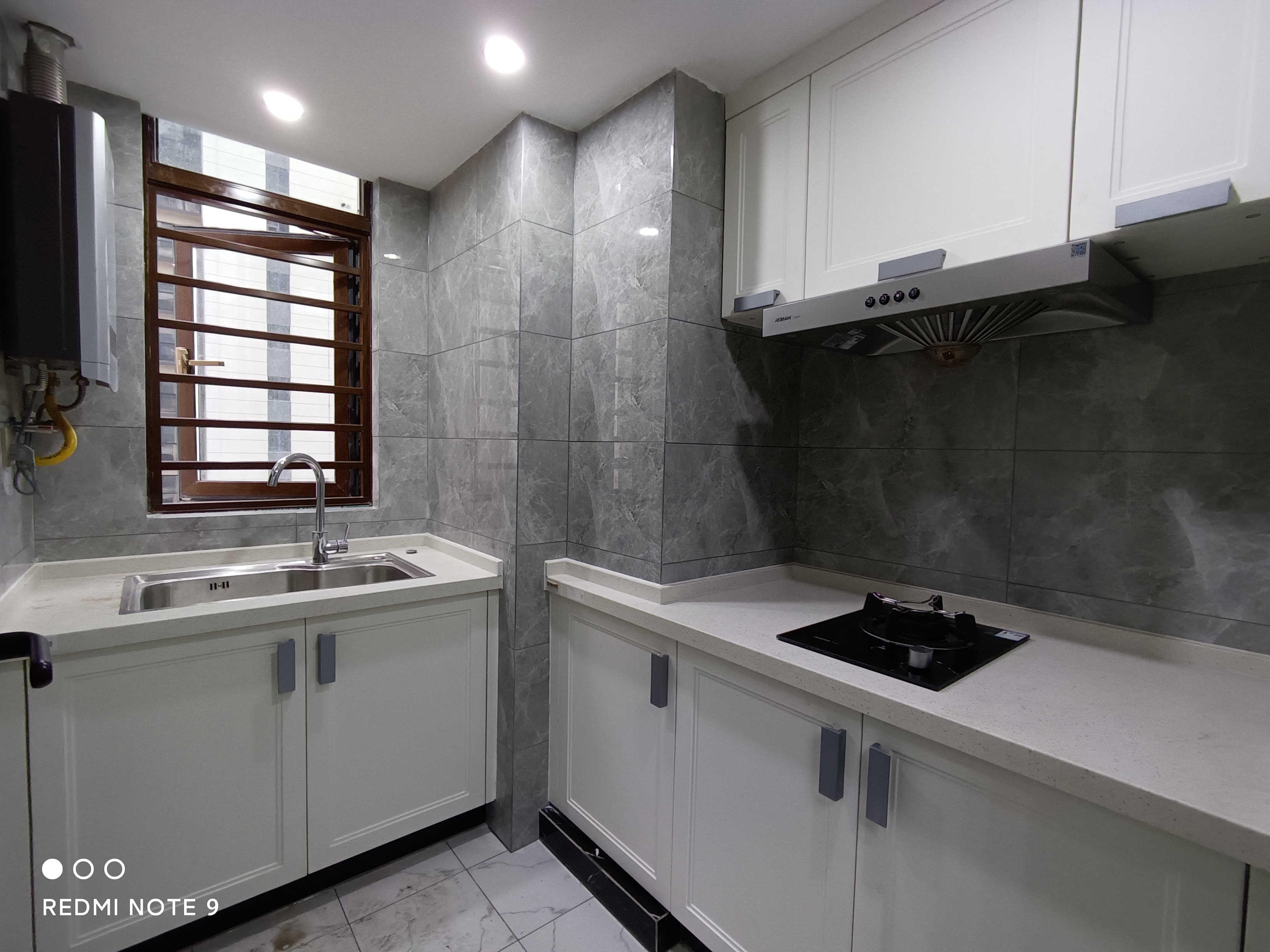 青春里 1室0厅0卫 1800.0元/月 青春里 1室0厅0卫 1800.0元/月室内图