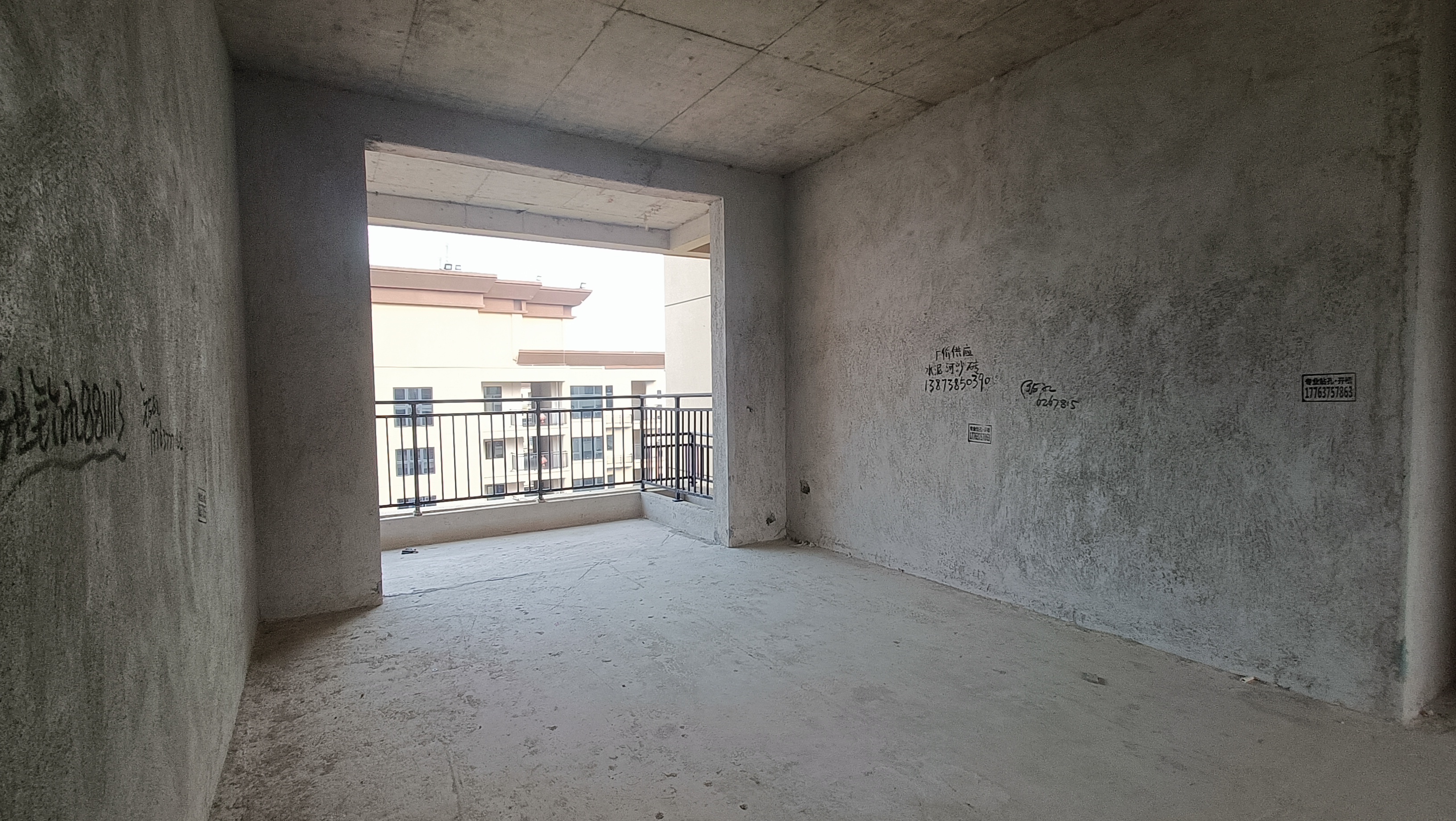 徐福桃花源 4室2厅2卫 80.0万 徐福桃花源 4室2厅2卫 80.0万客厅