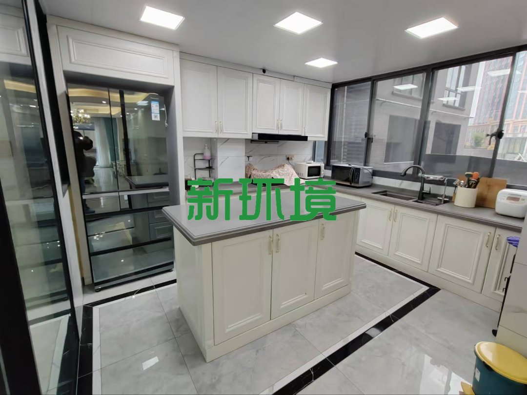 丽景天下二期  5室2厅2卫   205.00万客厅
