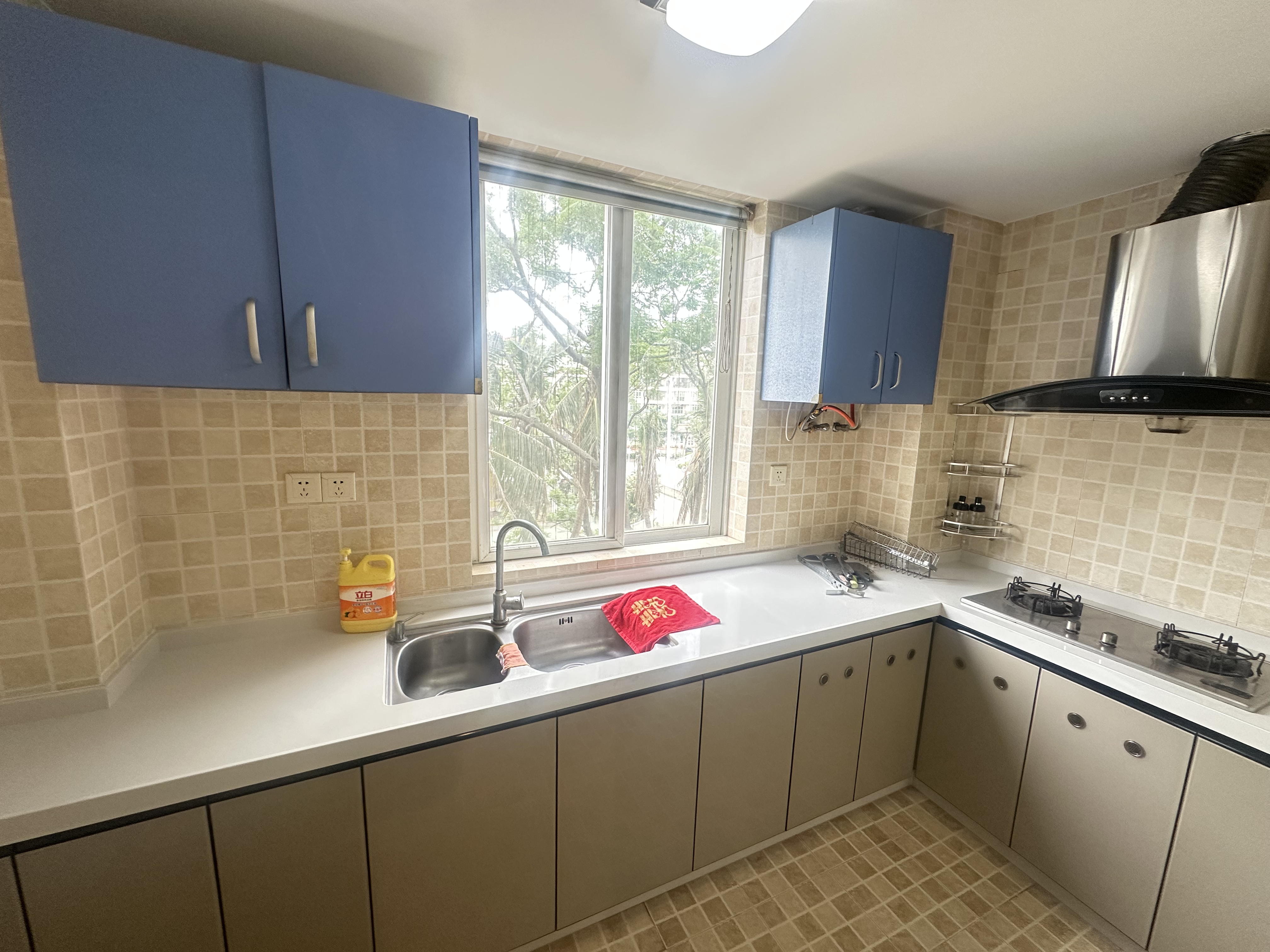 红泥月亮湾  2室2厅1卫    2500.0元/月 红泥月亮湾  2室2厅1卫    2500.0元/月室内图