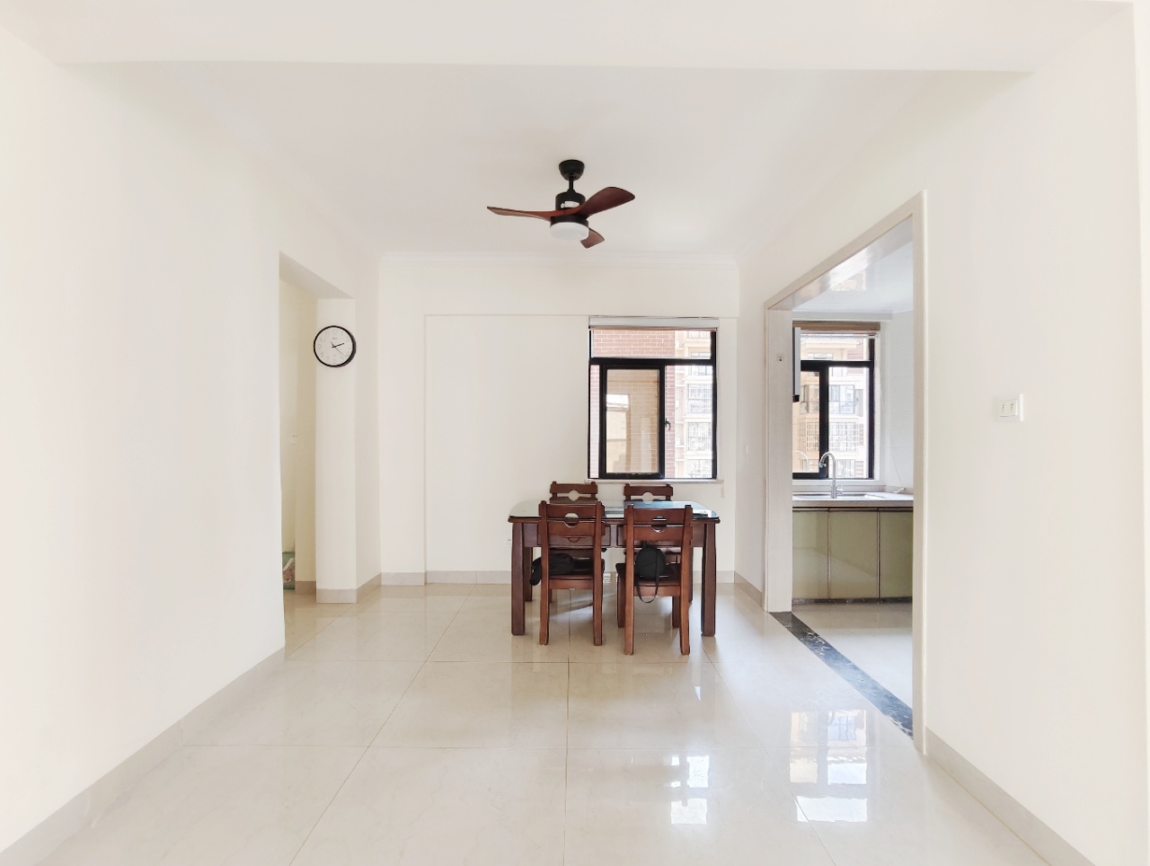 西海瑞园  3室2厅2卫    155.0万 西海瑞园  3室2厅2卫    155.0万室内图