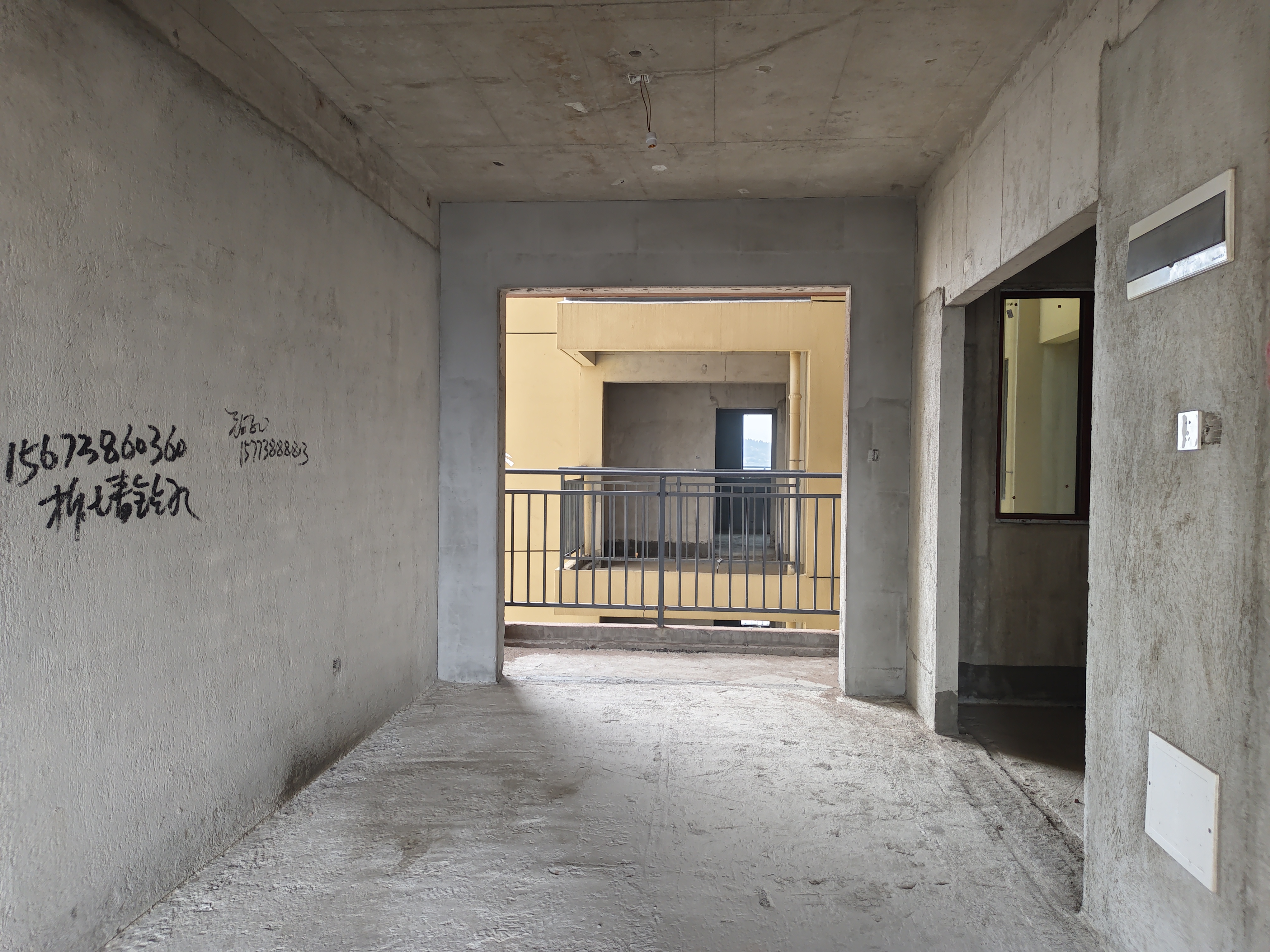 湘村名园 4室2厅1卫 56.8万 湘村名园 4室2厅1卫 56.8万客厅