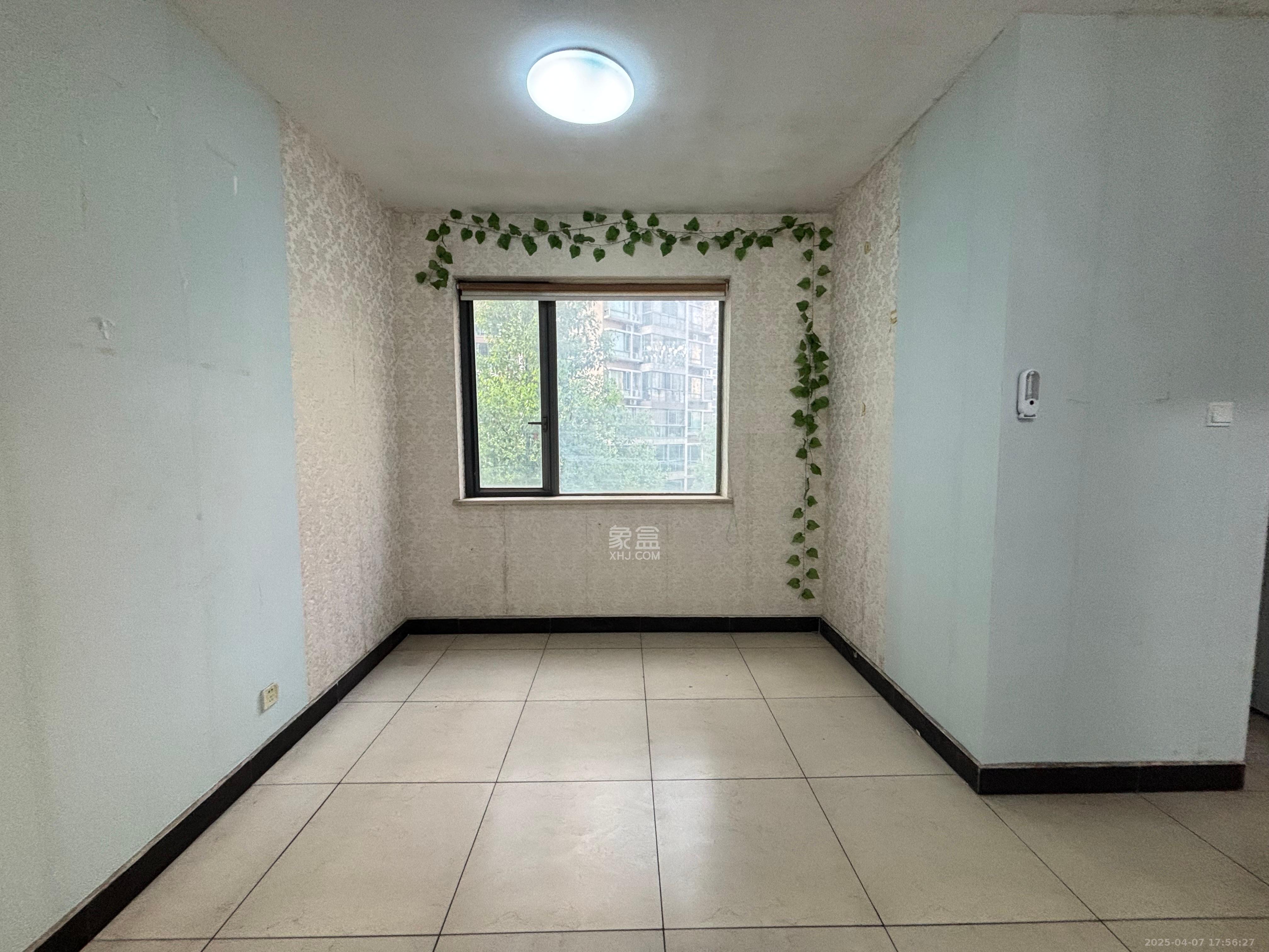 新城新世界一二三期 2室2厅1卫 2500.0元/月 新城新世界一二三期 2室2厅1卫 2500.0元/月室内图