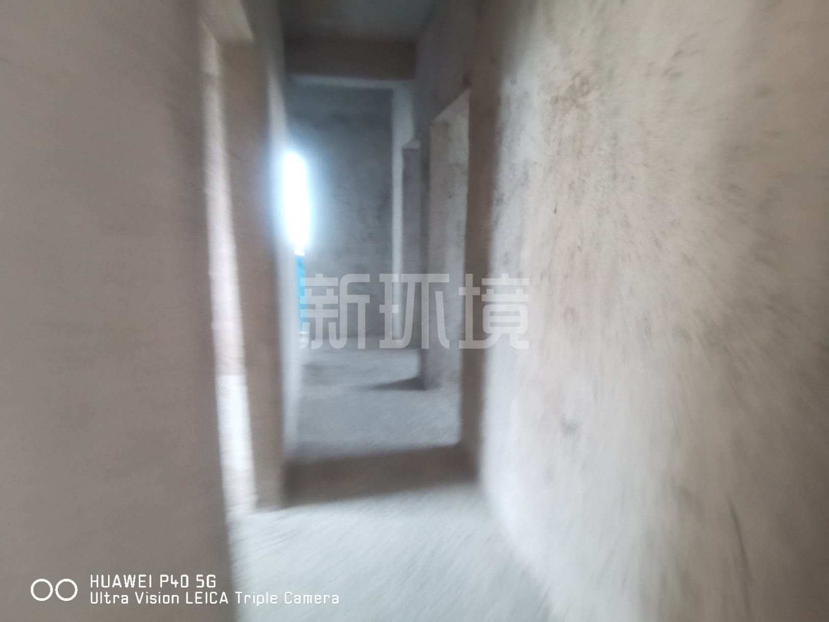 丽景天下二期  5室2厅2卫   105.00万客厅