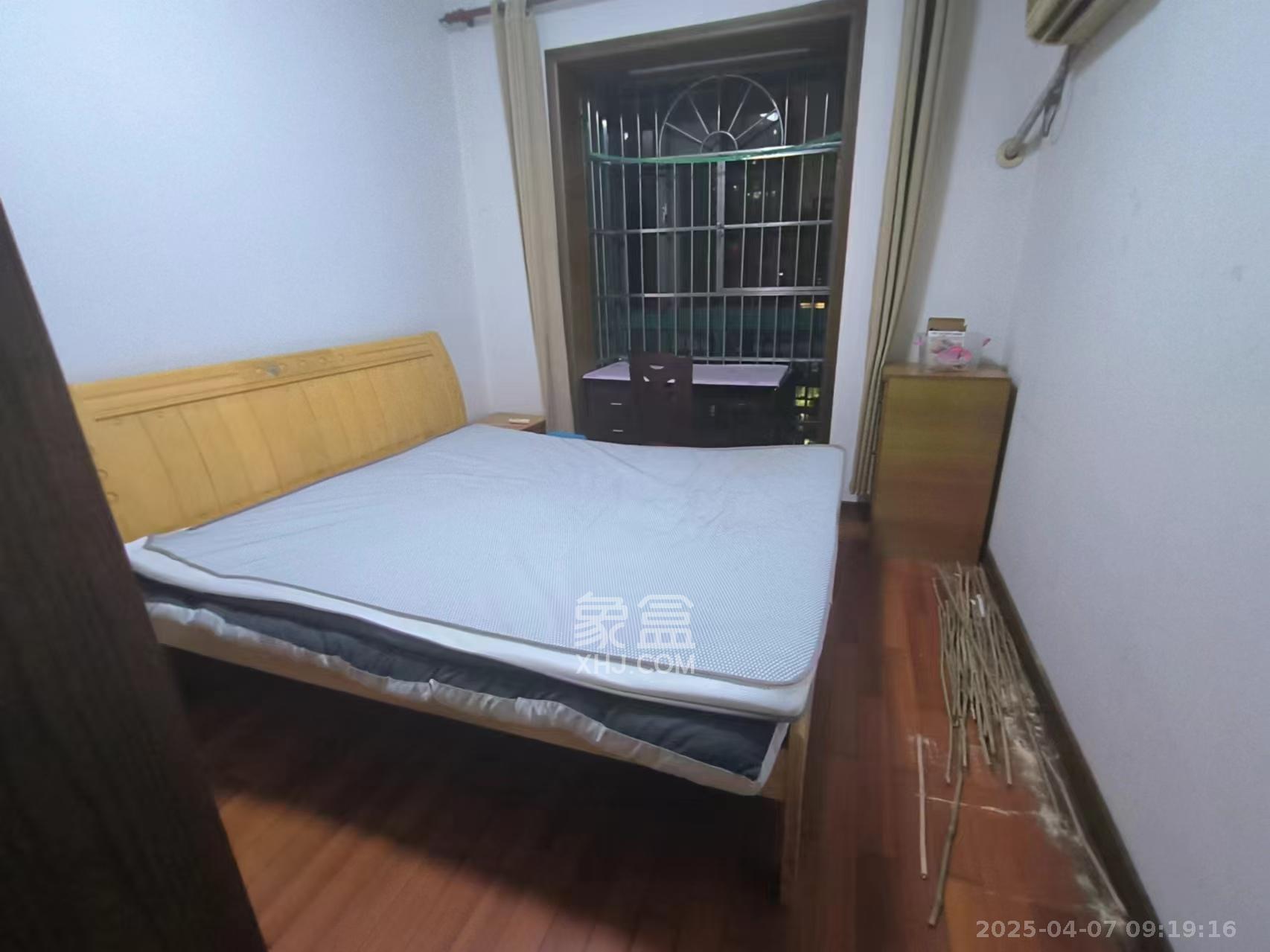 华盛家园  3室2厅1卫   2200.00元/月室内图