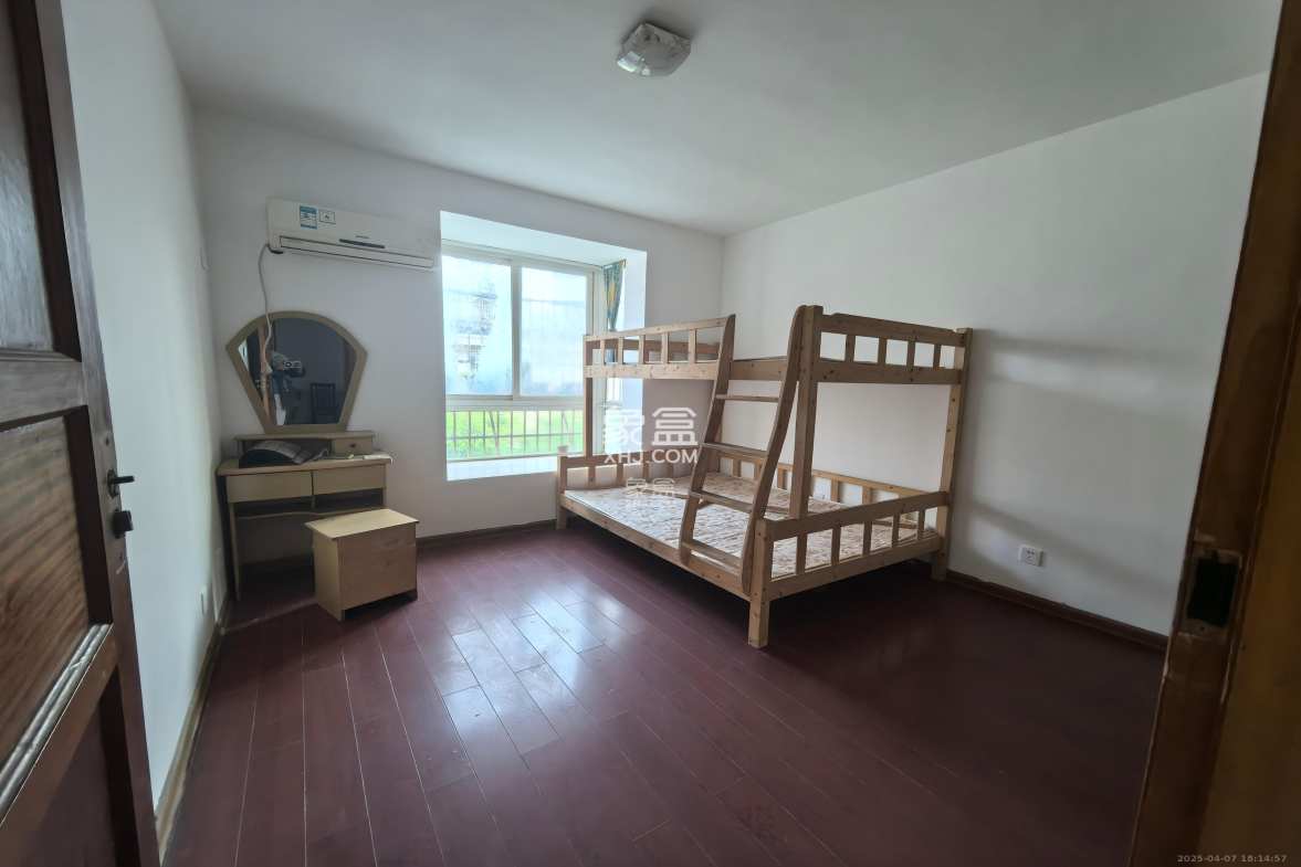 龙吉湾小区(龙瑞尚苑) 3室2厅1卫 1600.0元/月 龙吉湾小区(龙瑞尚苑) 3室2厅1卫 1600.0元/月室内图