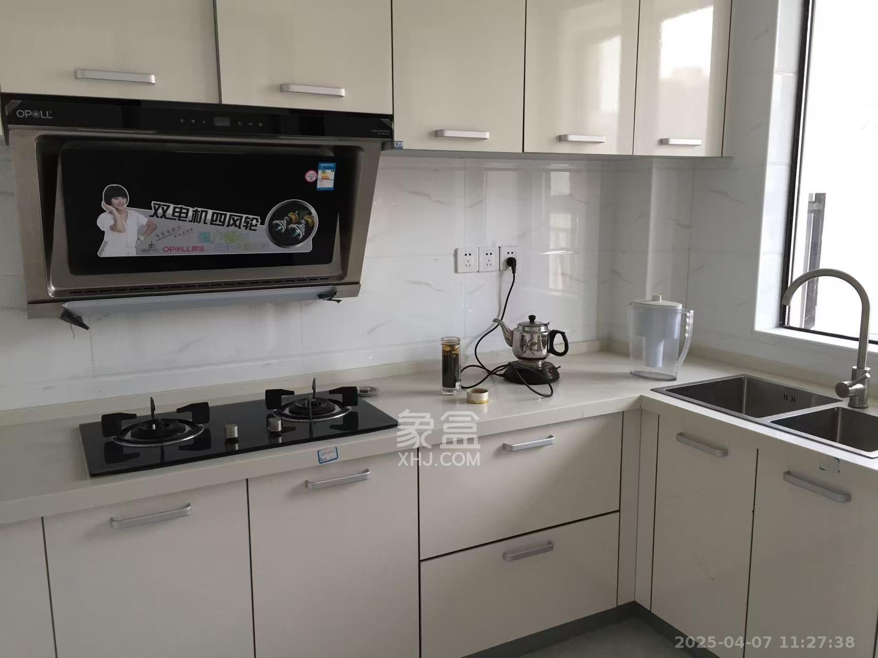 湘诚德峰小区C区 4室2厅2卫 4500.0元/月 湘诚德峰小区C区 4室2厅2卫 4500.0元/月室内图