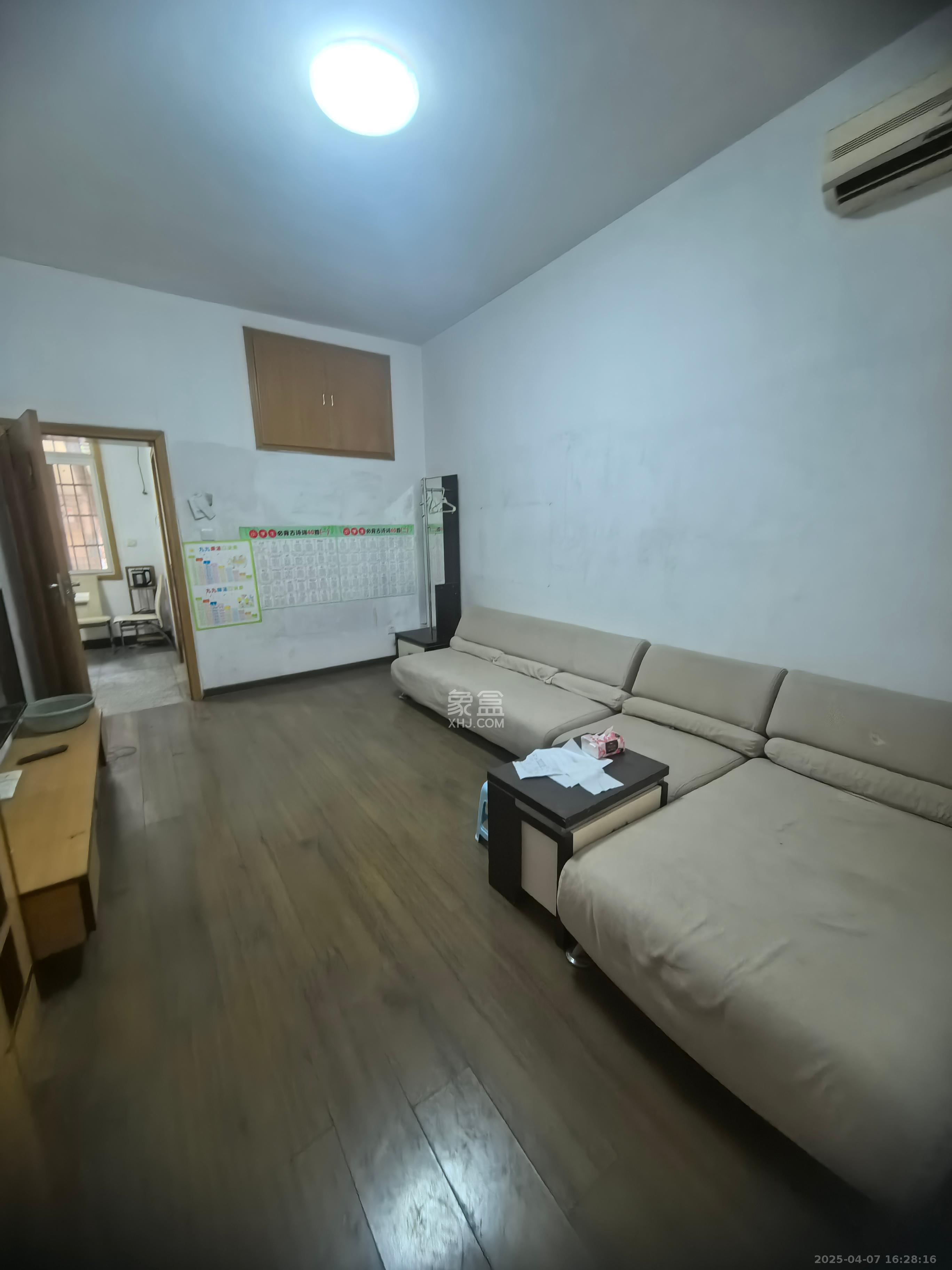 省政府机关二院 2室2厅1卫 2600.0元/月 省政府机关二院 2室2厅1卫 2600.0元/月室内图