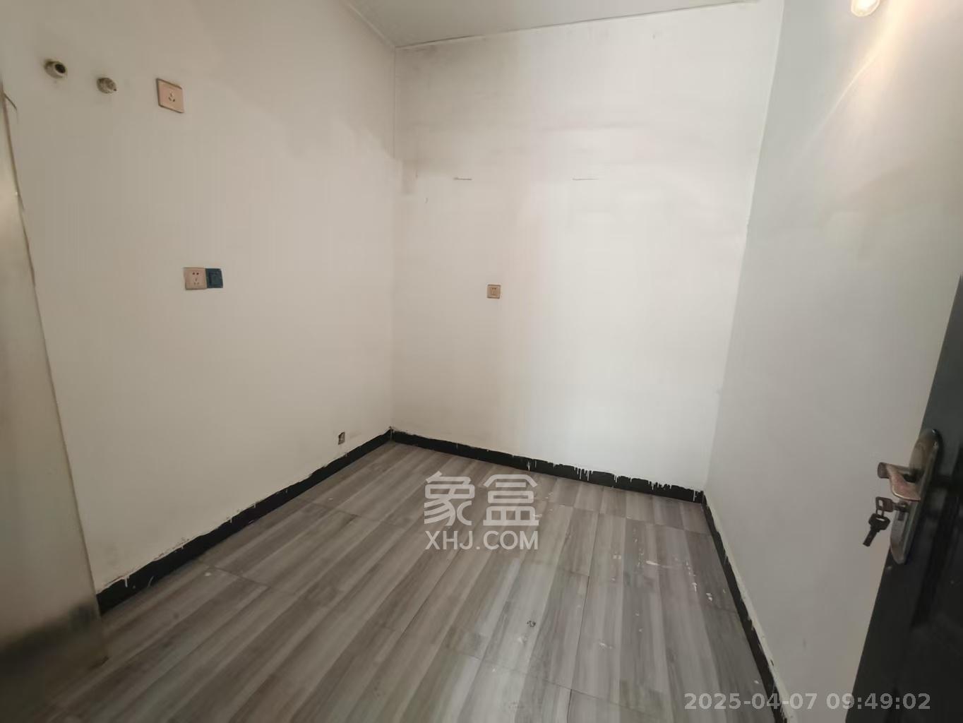 城南路散盘  4室1厅1卫    3200.0元/月 城南路散盘  4室1厅1卫    3200.0元/月室内图