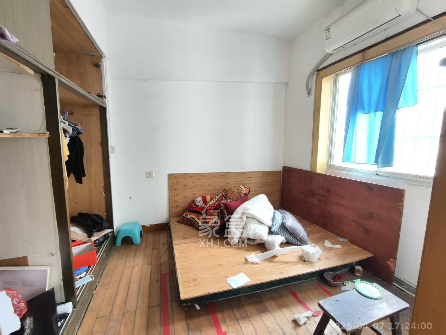 大众公寓(人人家宿舍) 3室1厅1卫 2000.0元/月 大众公寓(人人家宿舍) 3室1厅1卫 2000.0元/月室内图