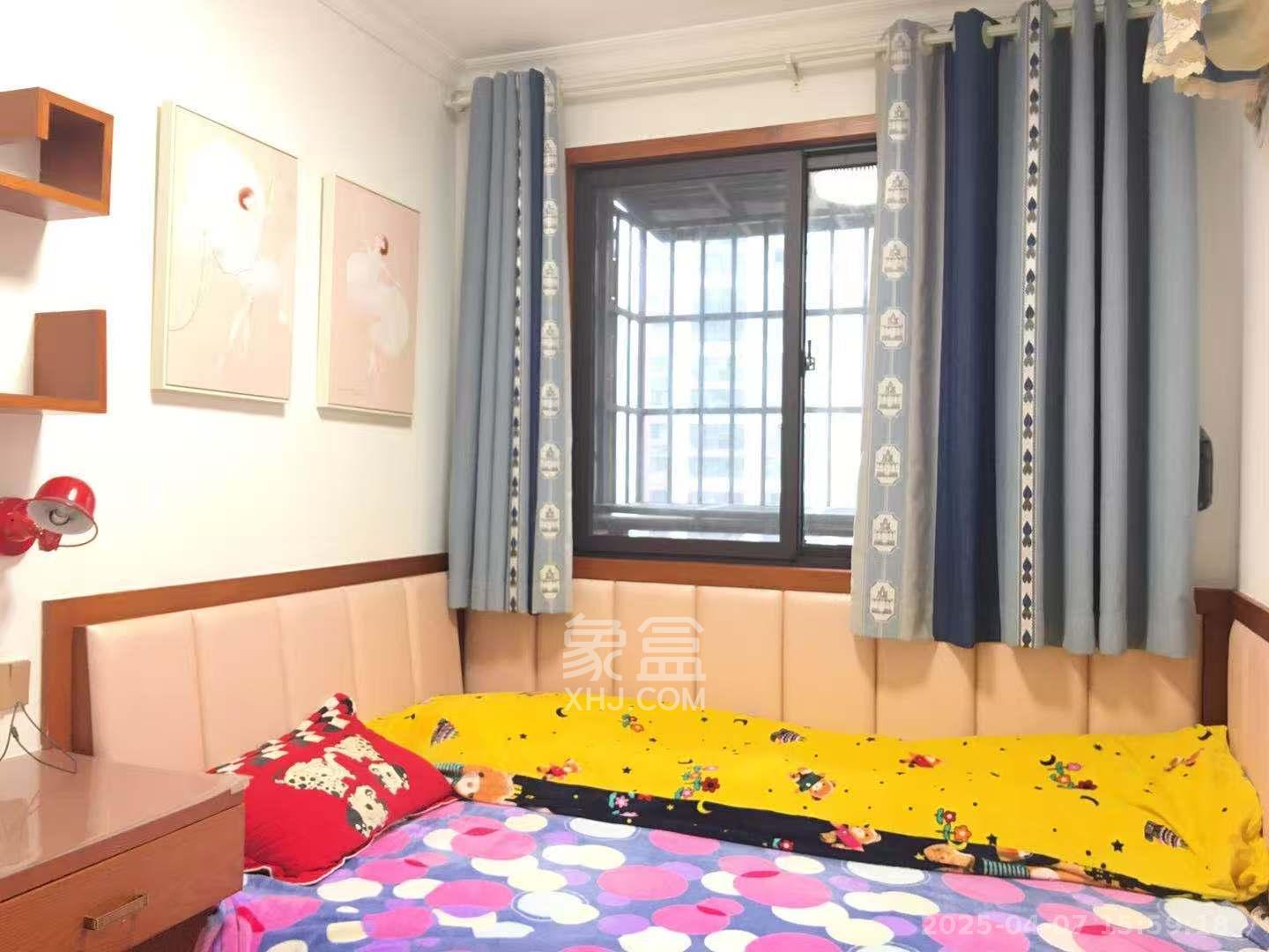 新城国际花都  4室2厅2卫   2200.00元/月室内图