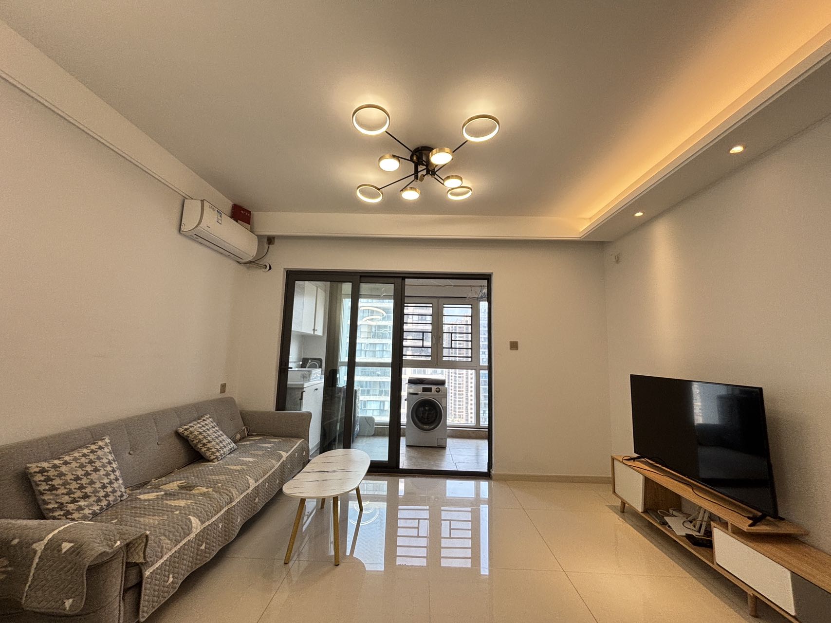 海南金地自在城  2室2厅1卫    99.0万 海南金地自在城  2室2厅1卫    99.0万