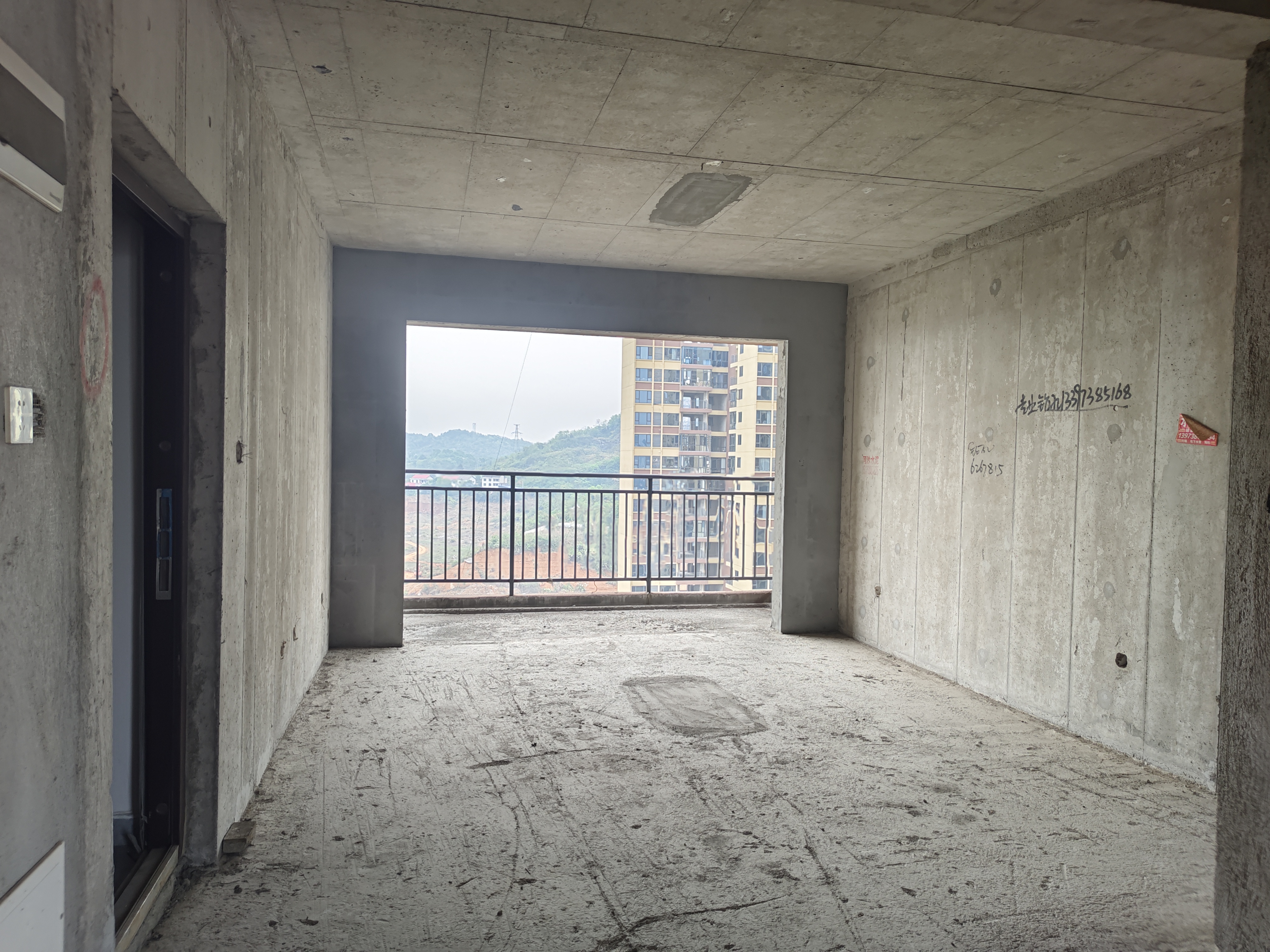 湘村名园 4室2厅1卫 56.8万 湘村名园 4室2厅1卫 56.8万客厅