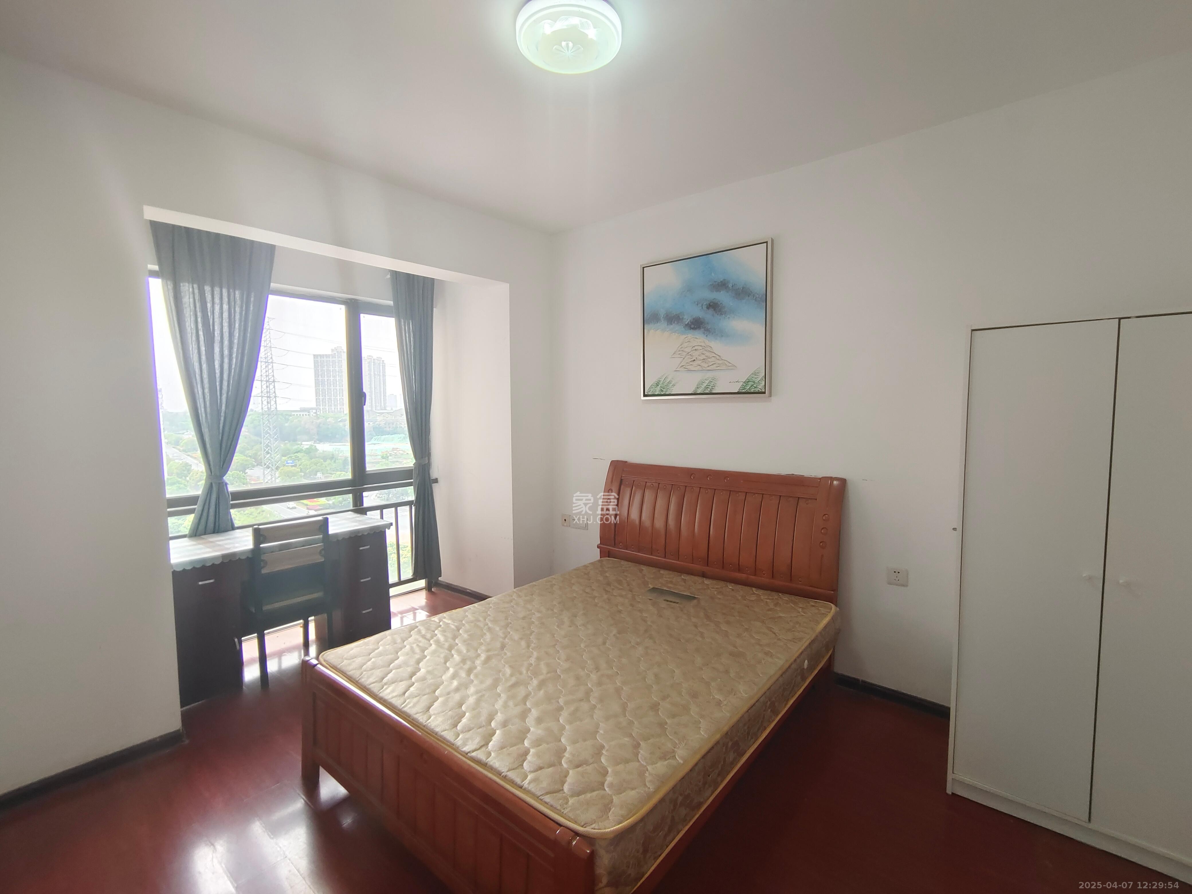 旭辉华庭  3室2厅1卫   1700.00元/月室内图