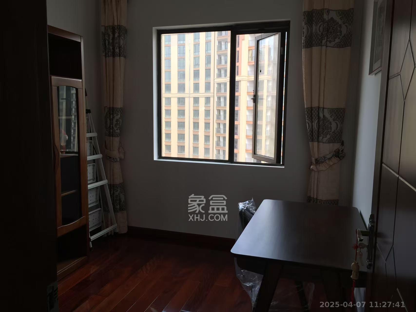 湘诚德峰小区C区 4室2厅2卫 4500.0元/月 湘诚德峰小区C区 4室2厅2卫 4500.0元/月室内图