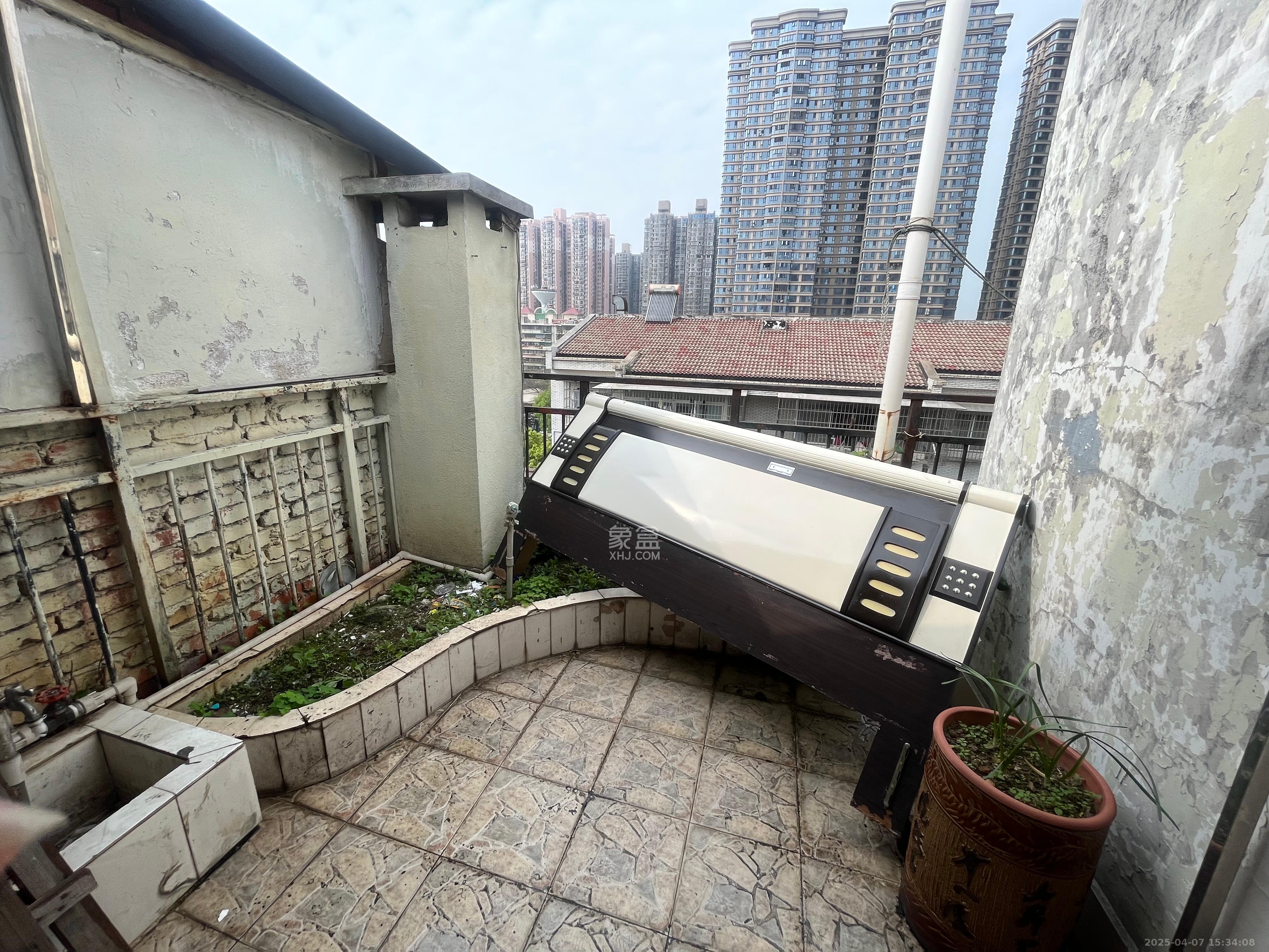 新桥小区 3室2厅1卫 1200.0元/月 新桥小区 3室2厅1卫 1200.0元/月室内图