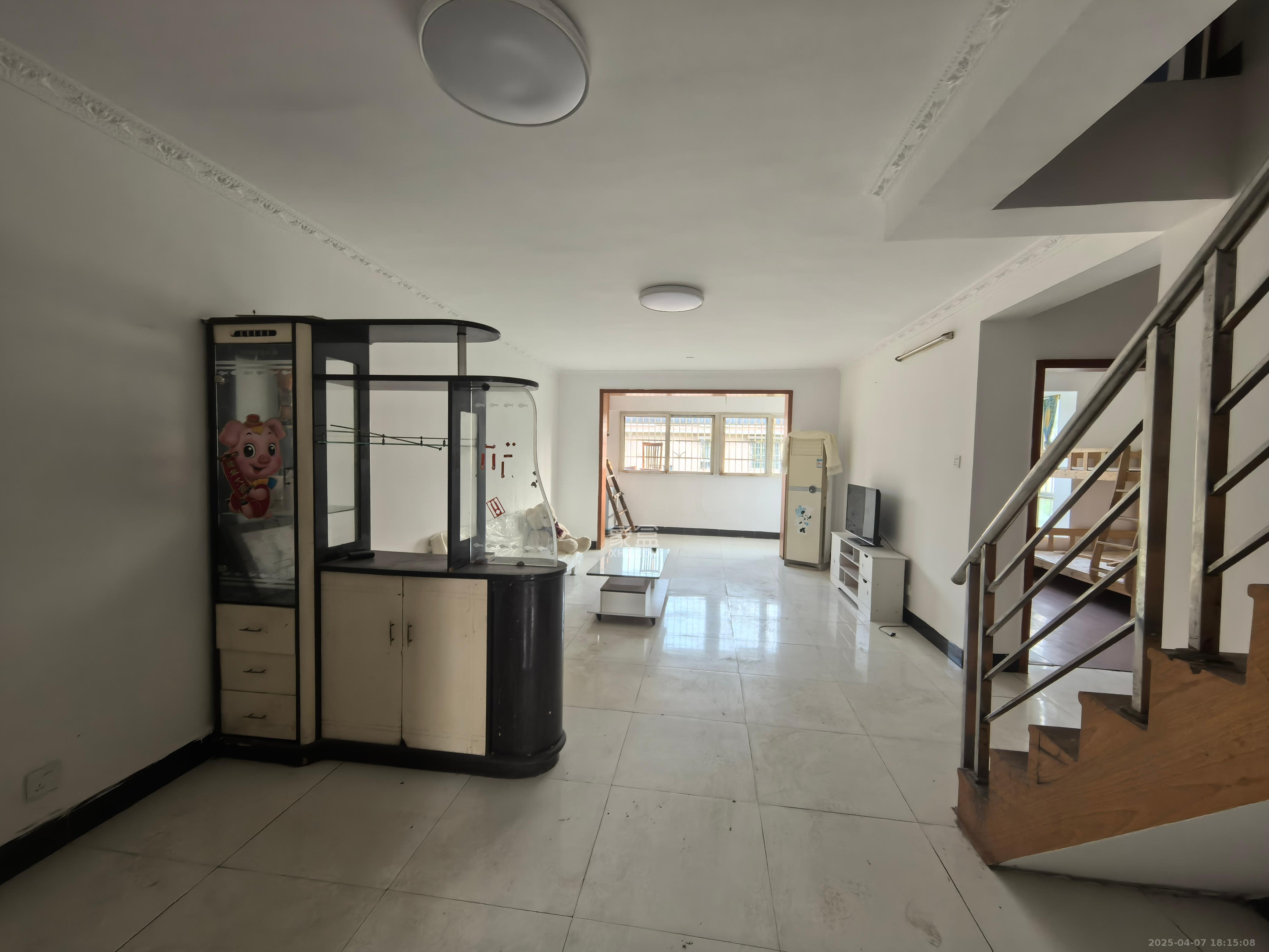 龙吉湾小区(龙瑞尚苑) 3室2厅1卫 1600.0元/月 龙吉湾小区(龙瑞尚苑) 3室2厅1卫 1600.0元/月室内图