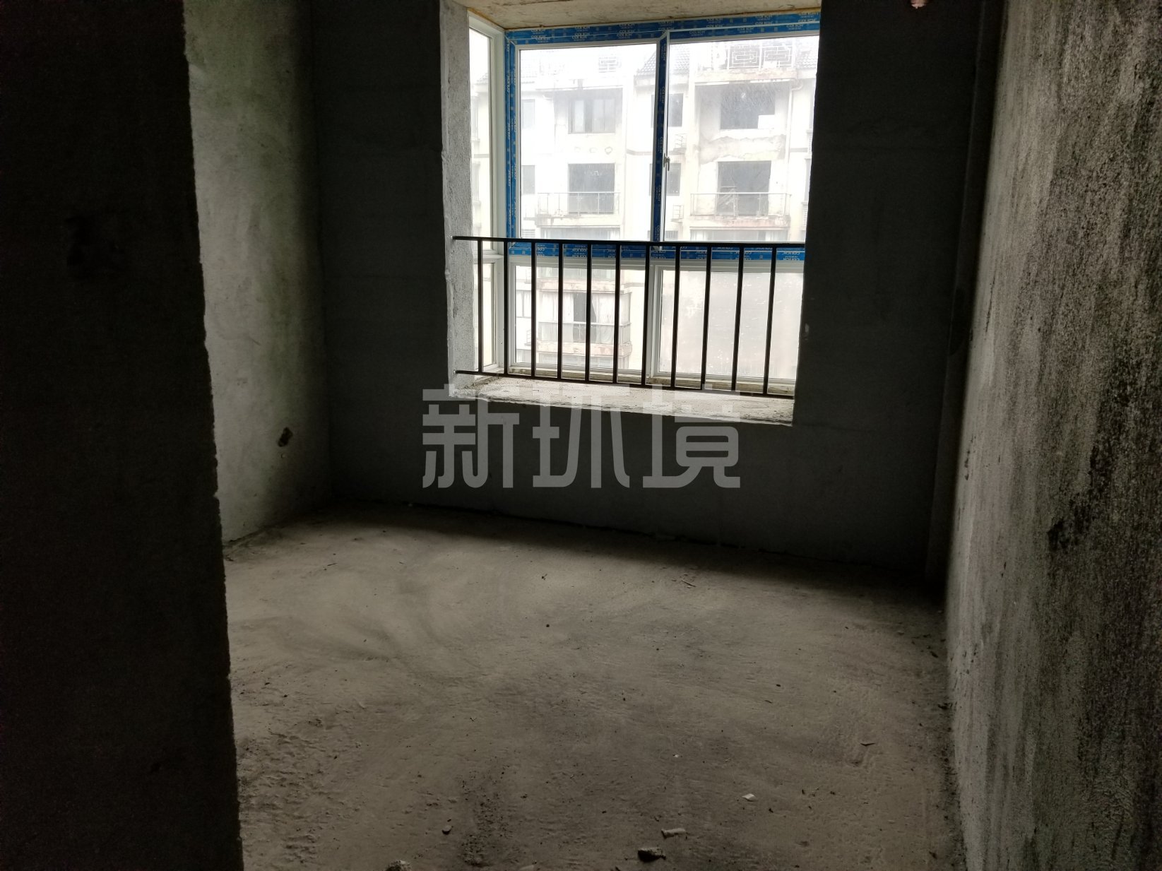 阳光水岸  3室2厅2卫   63.80万客厅