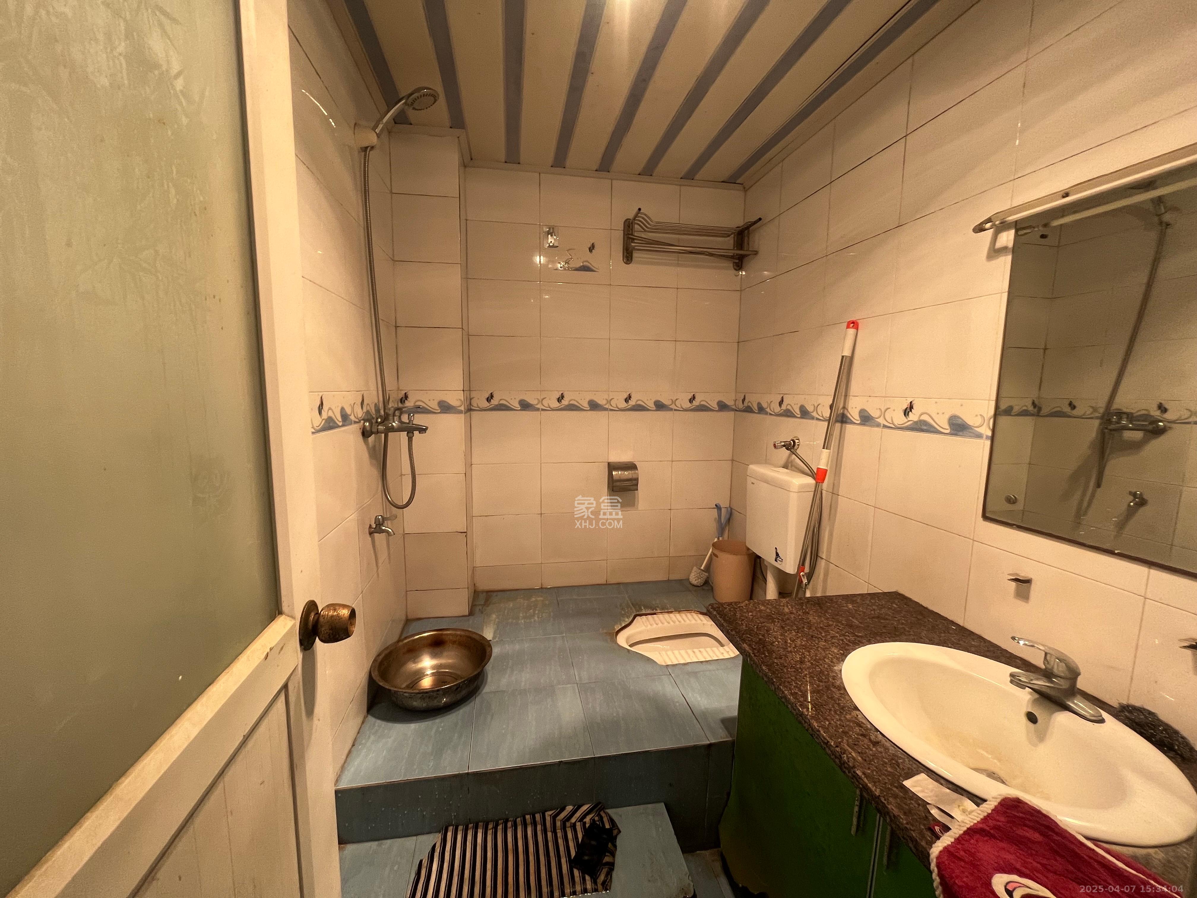 新桥小区 3室2厅1卫 1200.0元/月 新桥小区 3室2厅1卫 1200.0元/月室内图