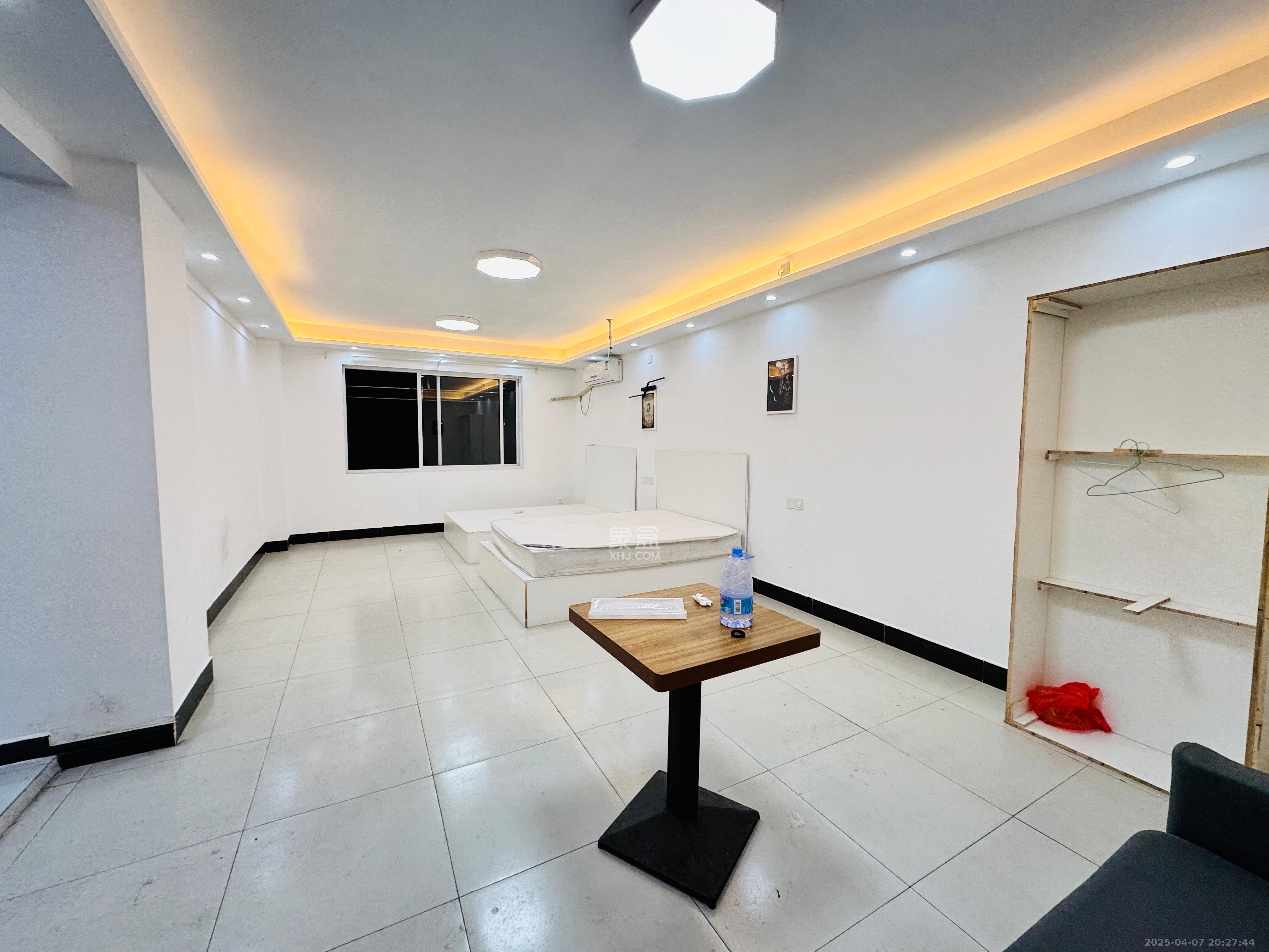 添景阁 1室1厅1卫 1600.0元/月 添景阁 1室1厅1卫 1600.0元/月室内图