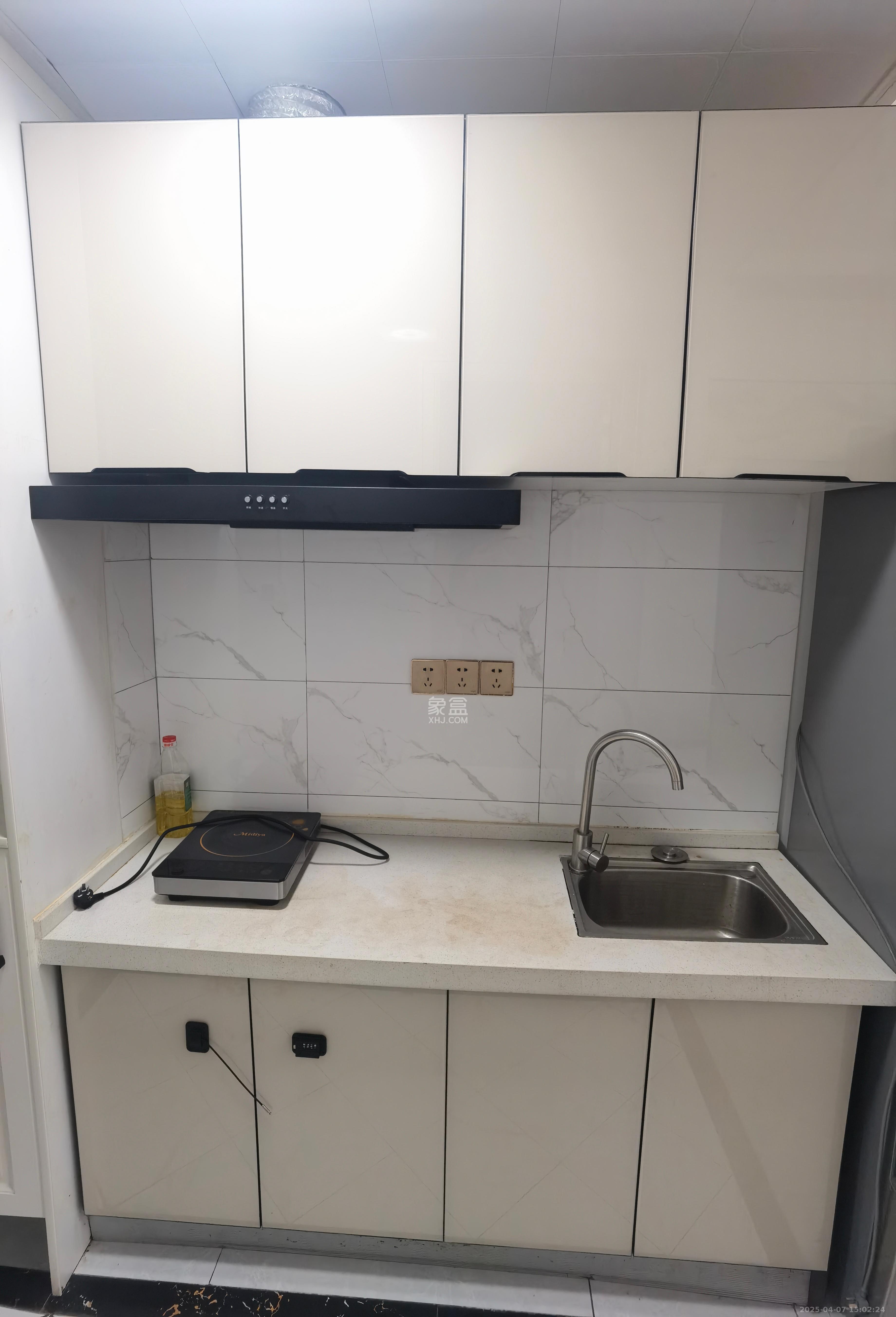 东盈商业广场(华泉城市广场) 1室1厅1卫 1600.0元/月 东盈商业广场(华泉城市广场) 1室1厅1卫 1600.0元/月室内图