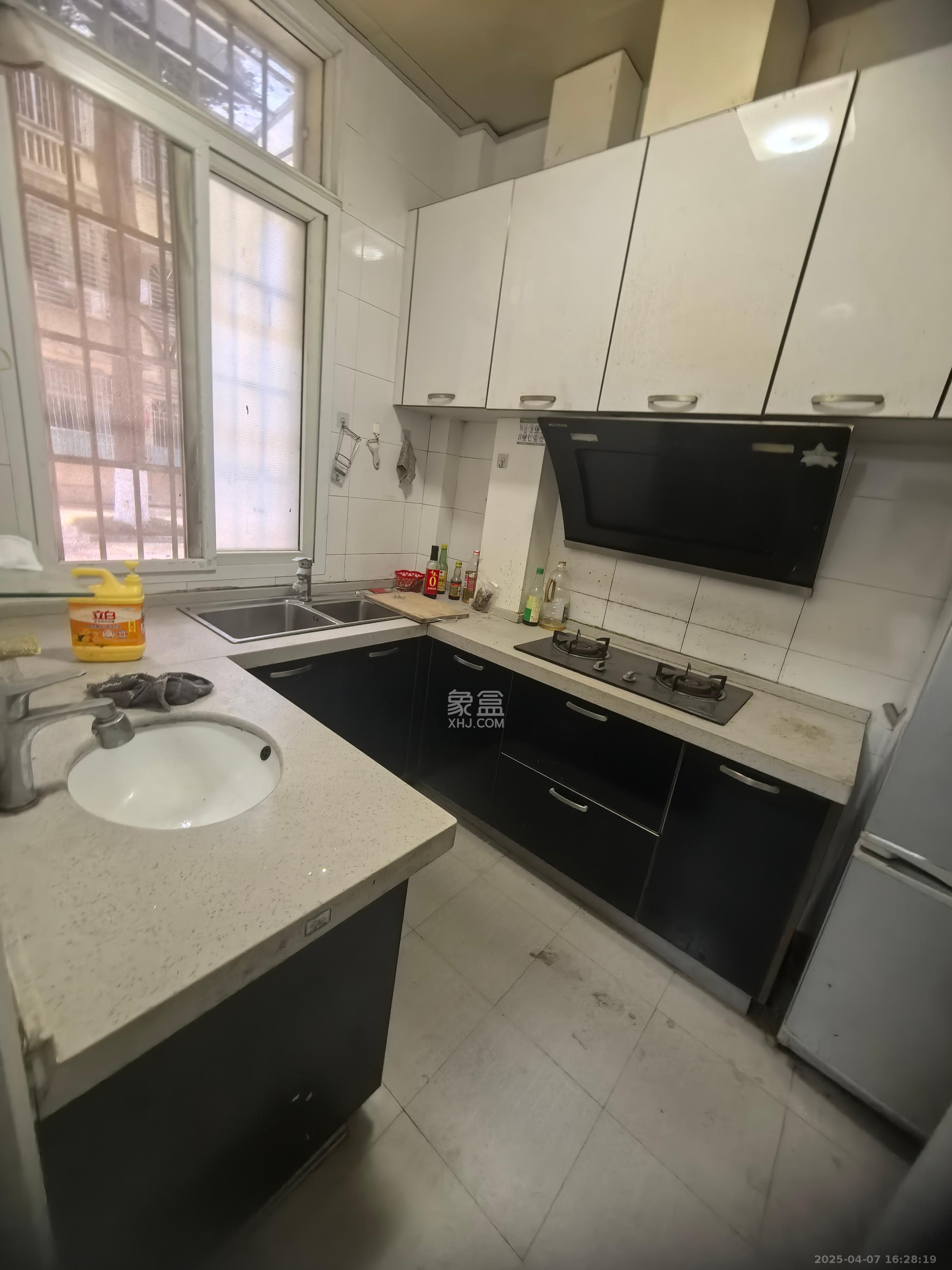 省政府机关二院 2室2厅1卫 2600.0元/月 省政府机关二院 2室2厅1卫 2600.0元/月室内图