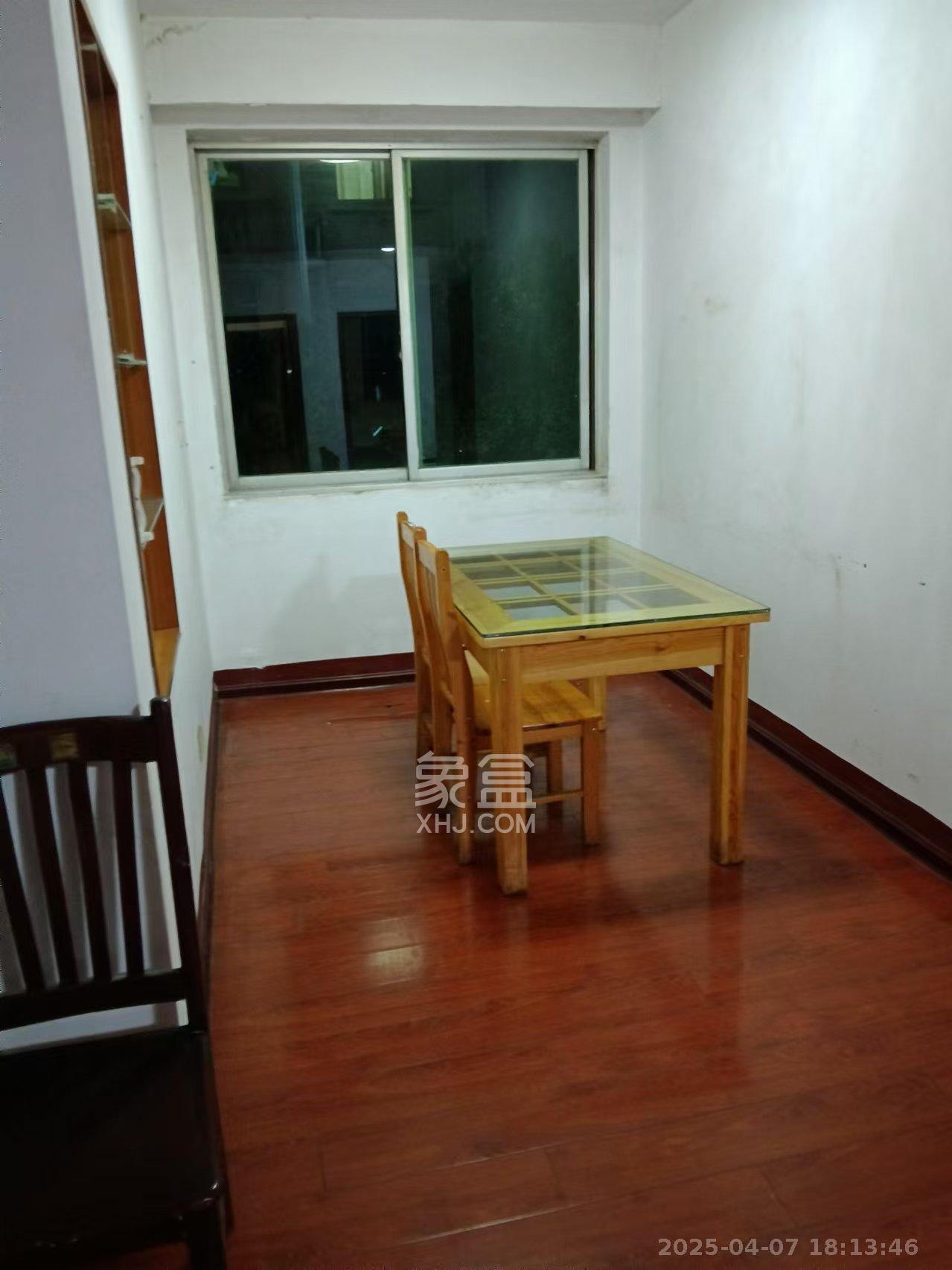 中南汽车世界 3室2厅1卫 1400.0元/月 中南汽车世界 3室2厅1卫 1400.0元/月室内图