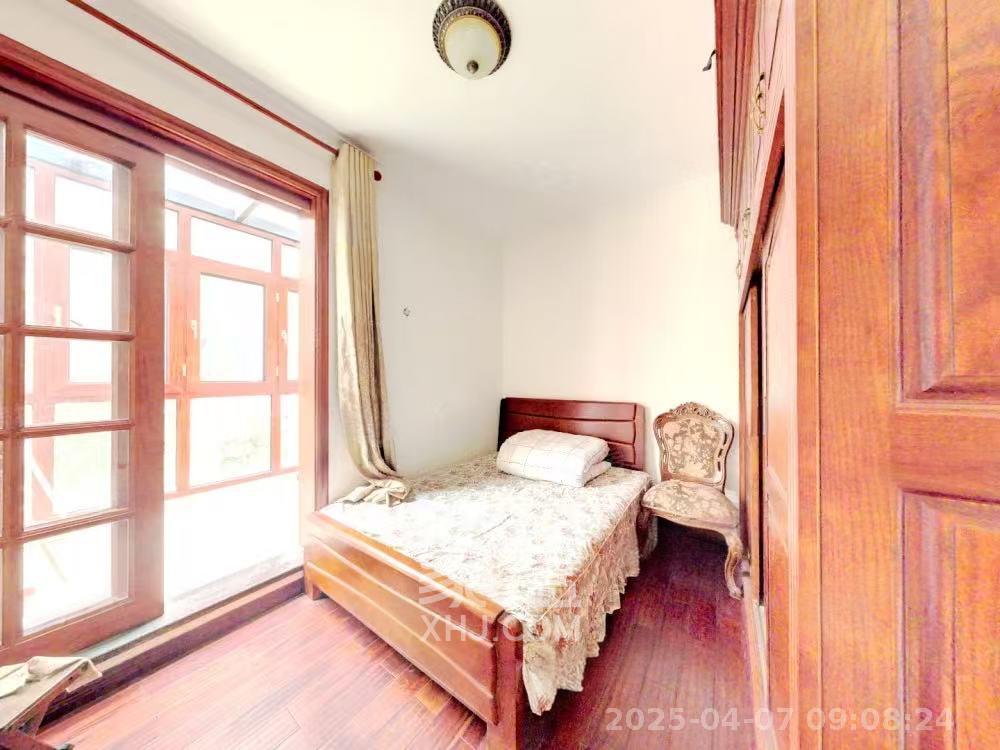 金科东方大院三四期 3室2厅2卫 3200.0元/月 金科东方大院三四期 3室2厅2卫 3200.0元/月室内图