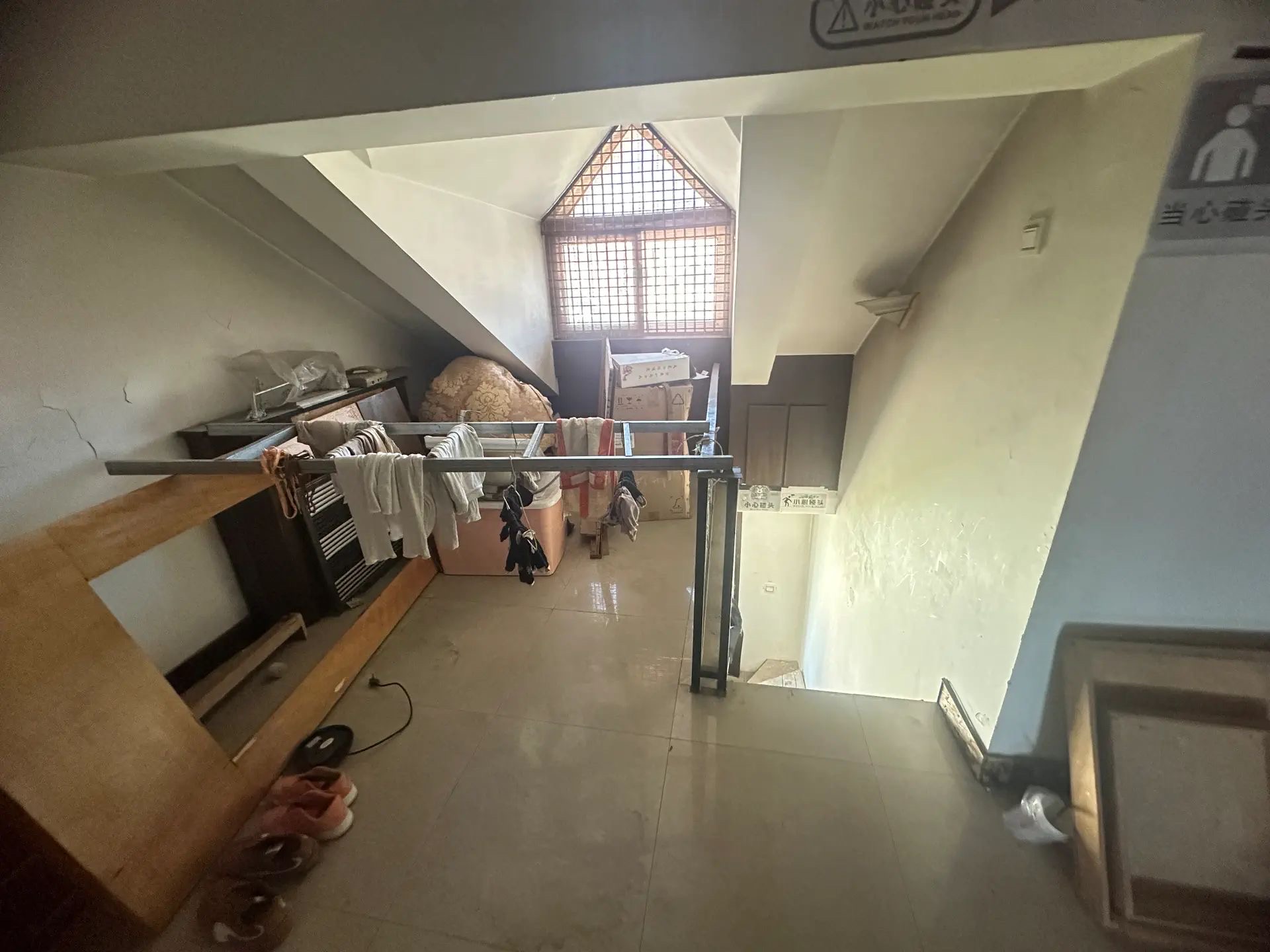 人和小区  4室2厅2卫   118.00万客厅
