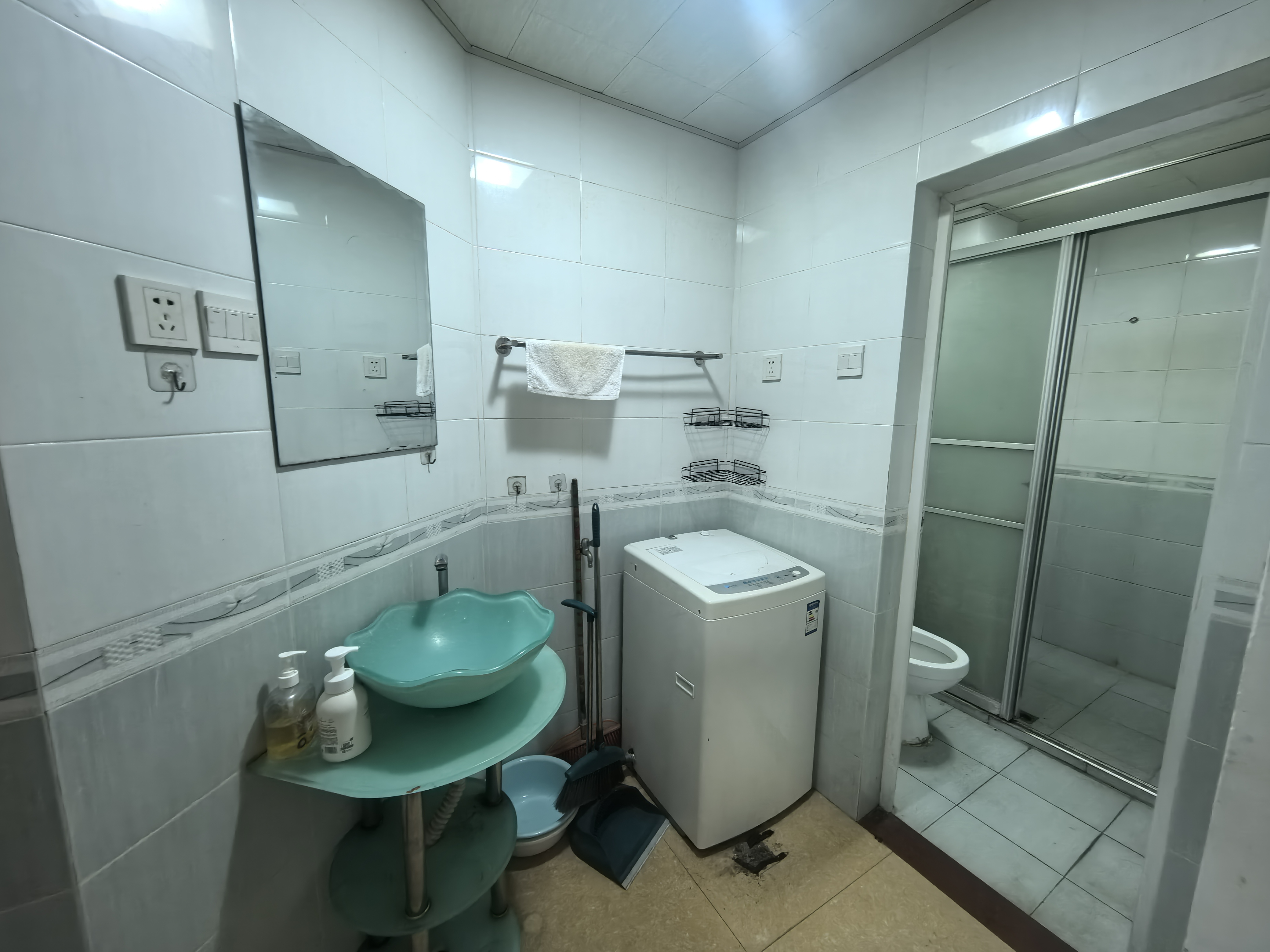 金域湾畔 1室1厅1卫 105.0万 金域湾畔 1室1厅1卫 105.0万客厅