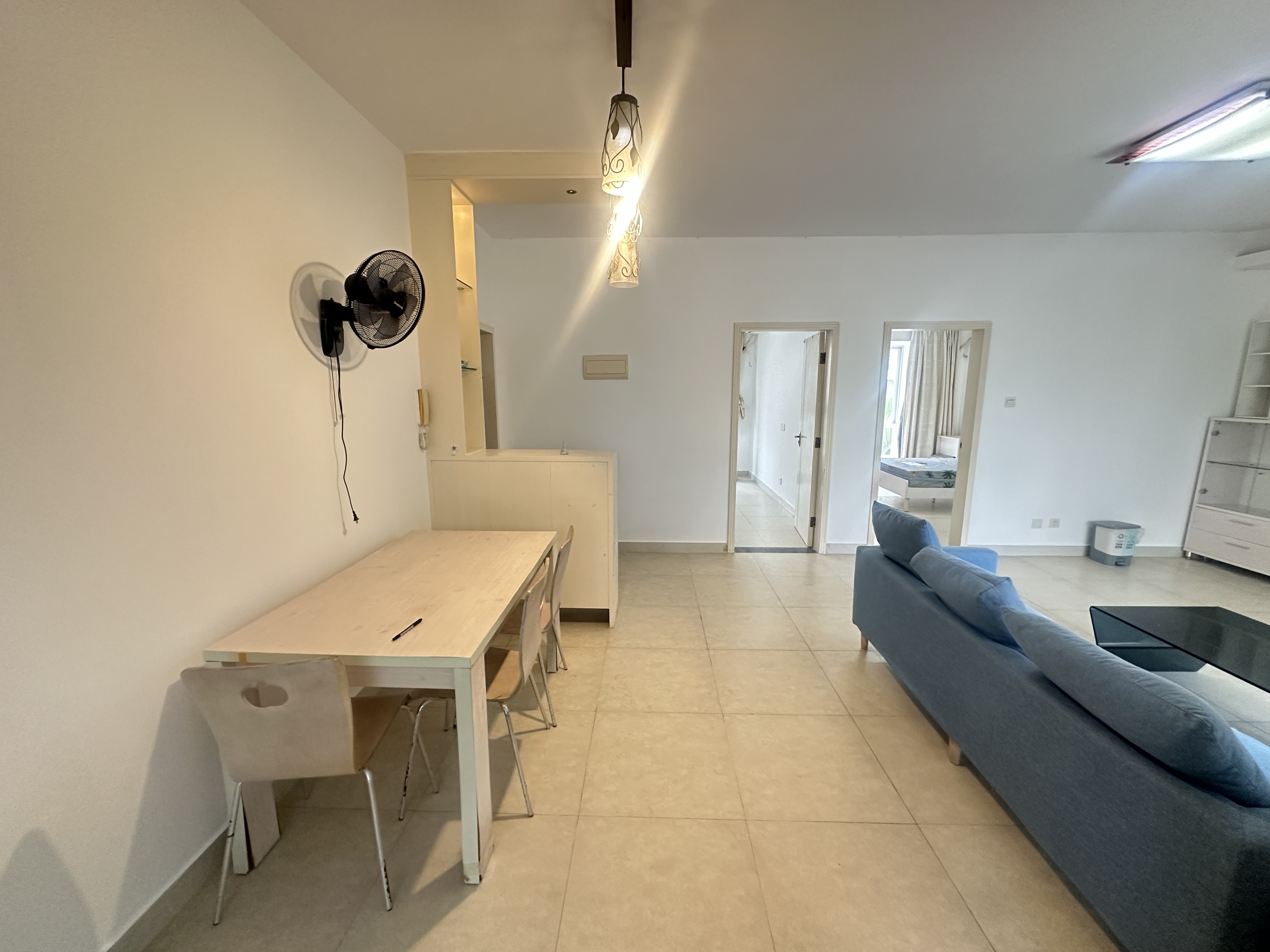 红泥月亮湾  2室2厅1卫    2500.0元/月 红泥月亮湾  2室2厅1卫    2500.0元/月室内图