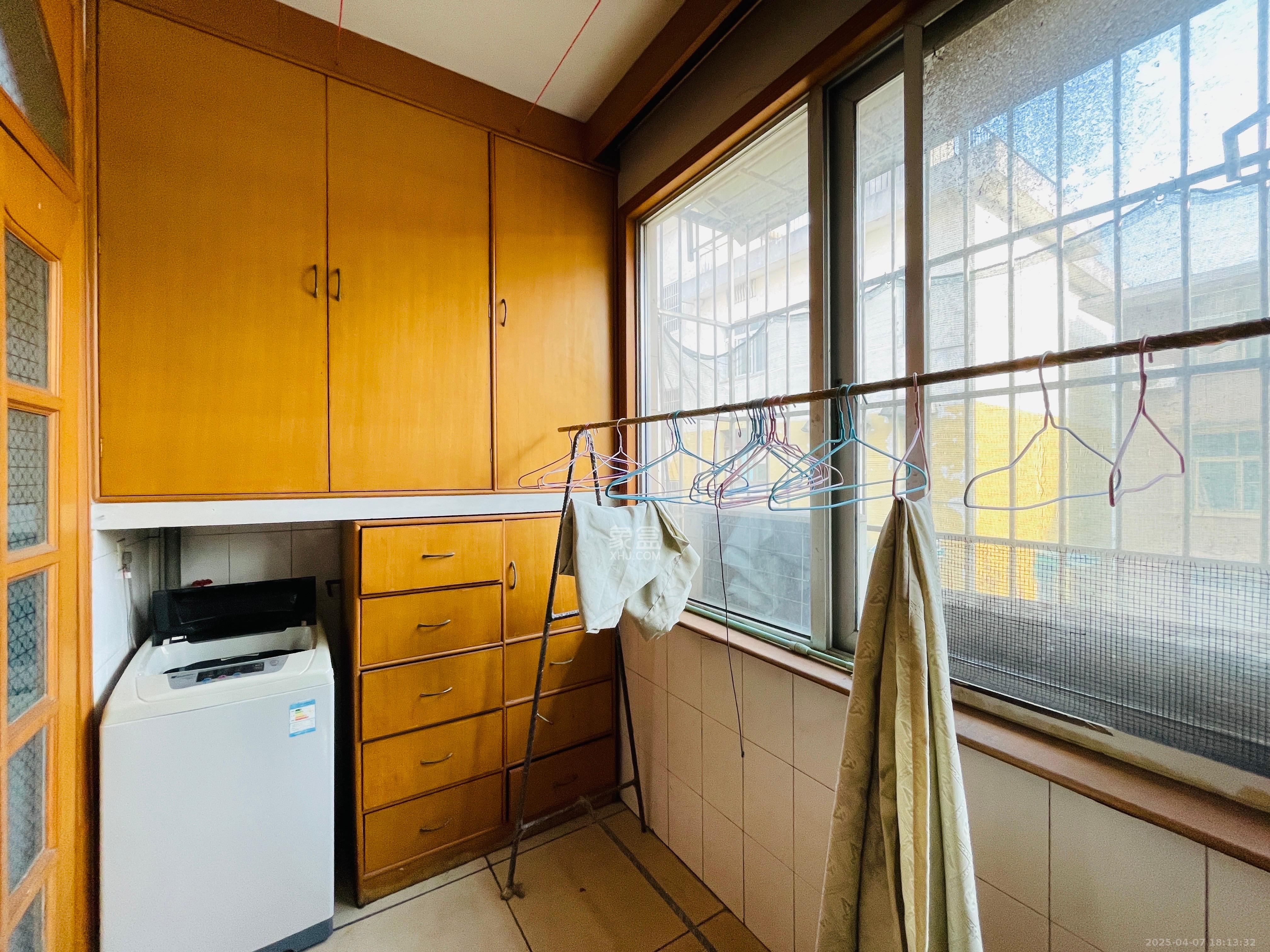 城投大厦 3室2厅2卫 2200.0元/月 城投大厦 3室2厅2卫 2200.0元/月室内图