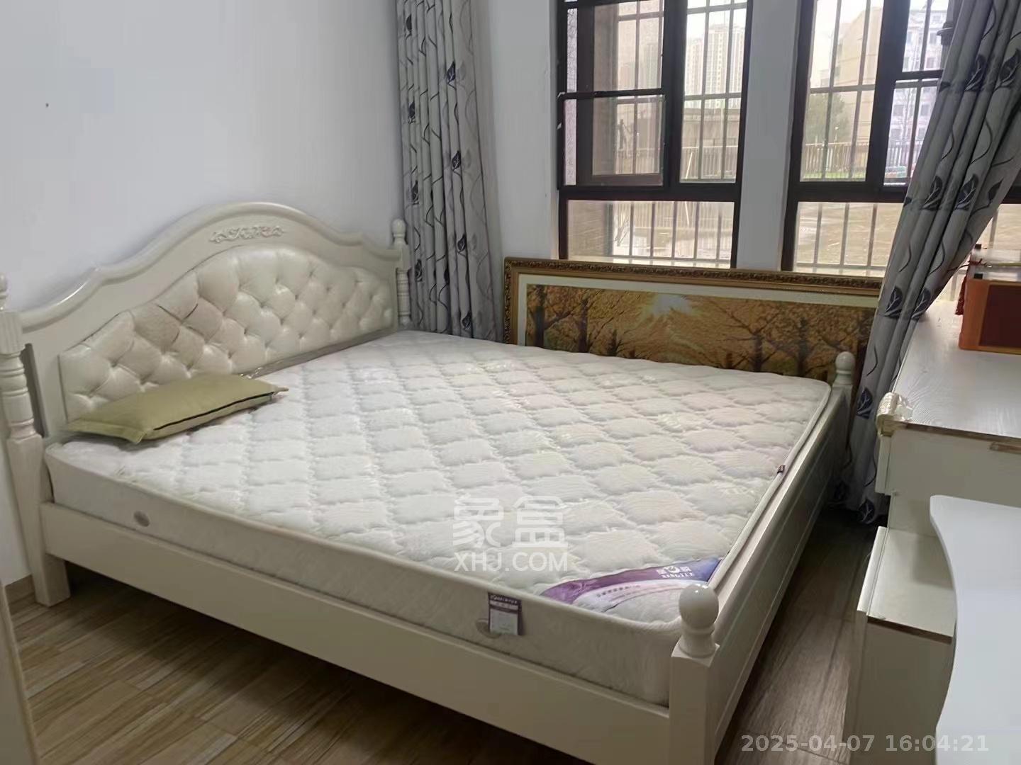 欧莱雅郡  3室2厅1卫   1800.00元/月室内图