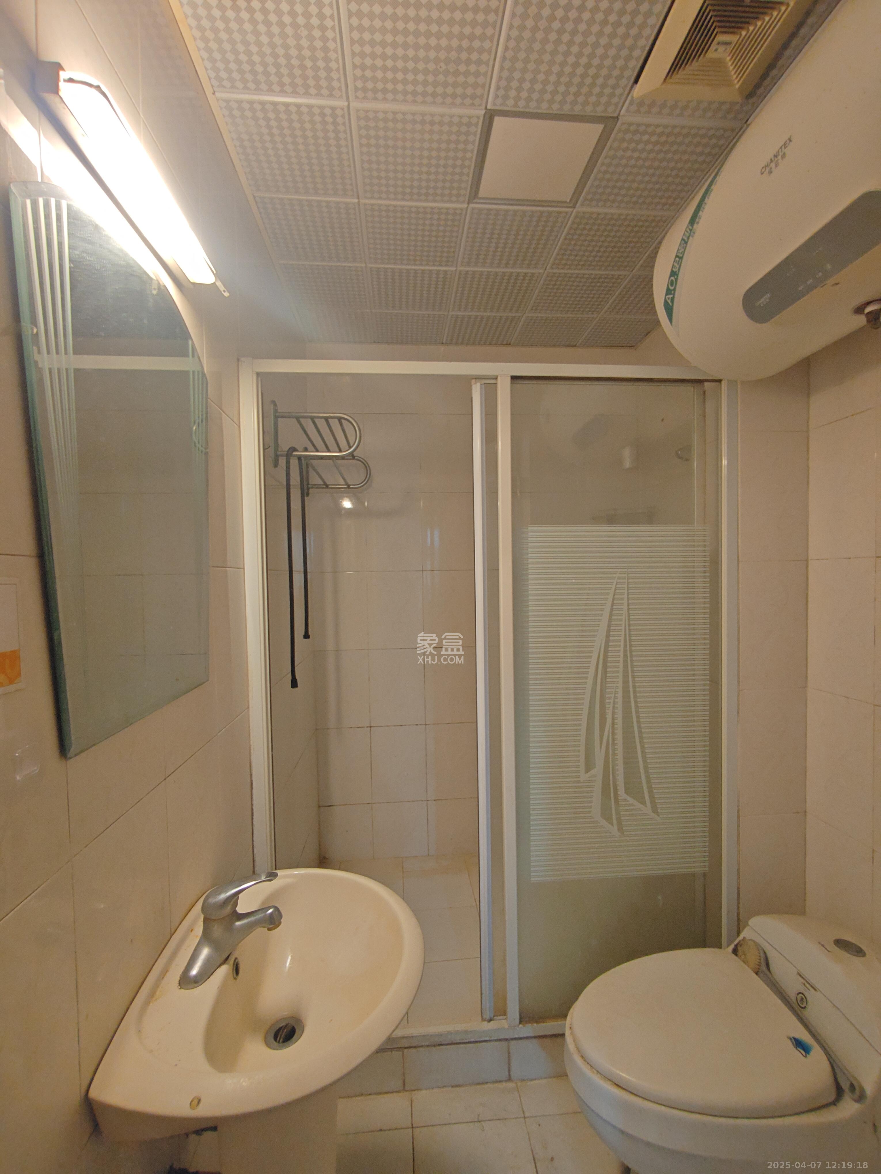 虹嘉花园(虹嘉园小区) 3室2厅2卫 2700.0元/月 虹嘉花园(虹嘉园小区) 3室2厅2卫 2700.0元/月室内图