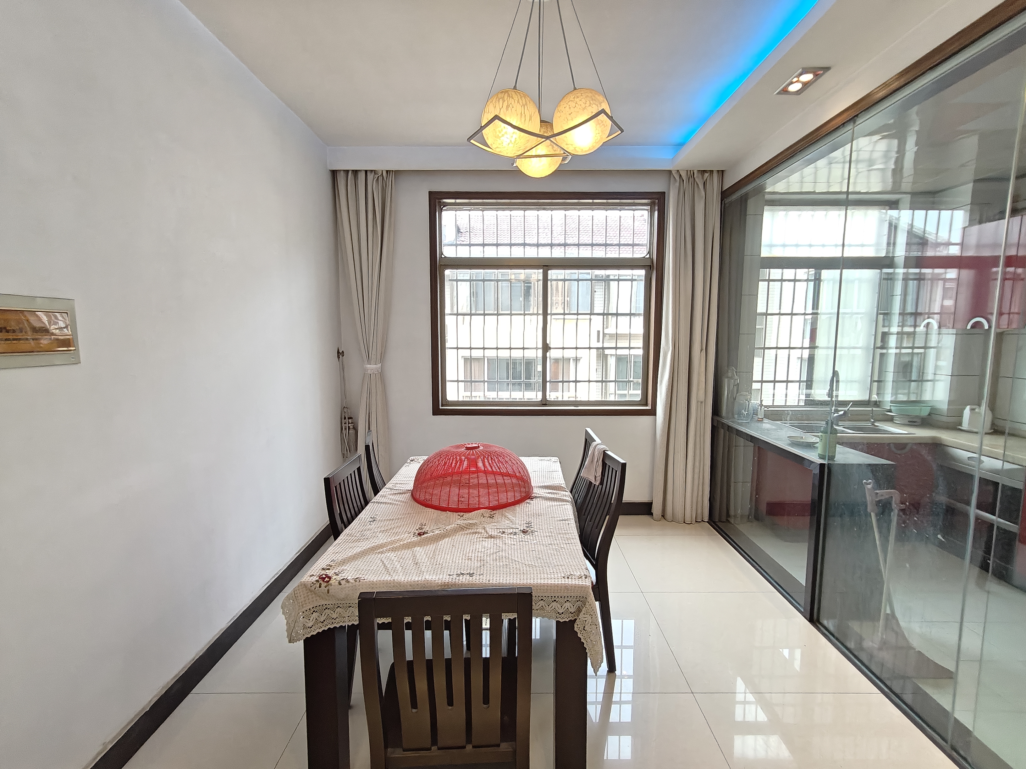 泽云佳园 3室2厅2卫 1700.0元/月 泽云佳园 3室2厅2卫 1700.0元/月室内图