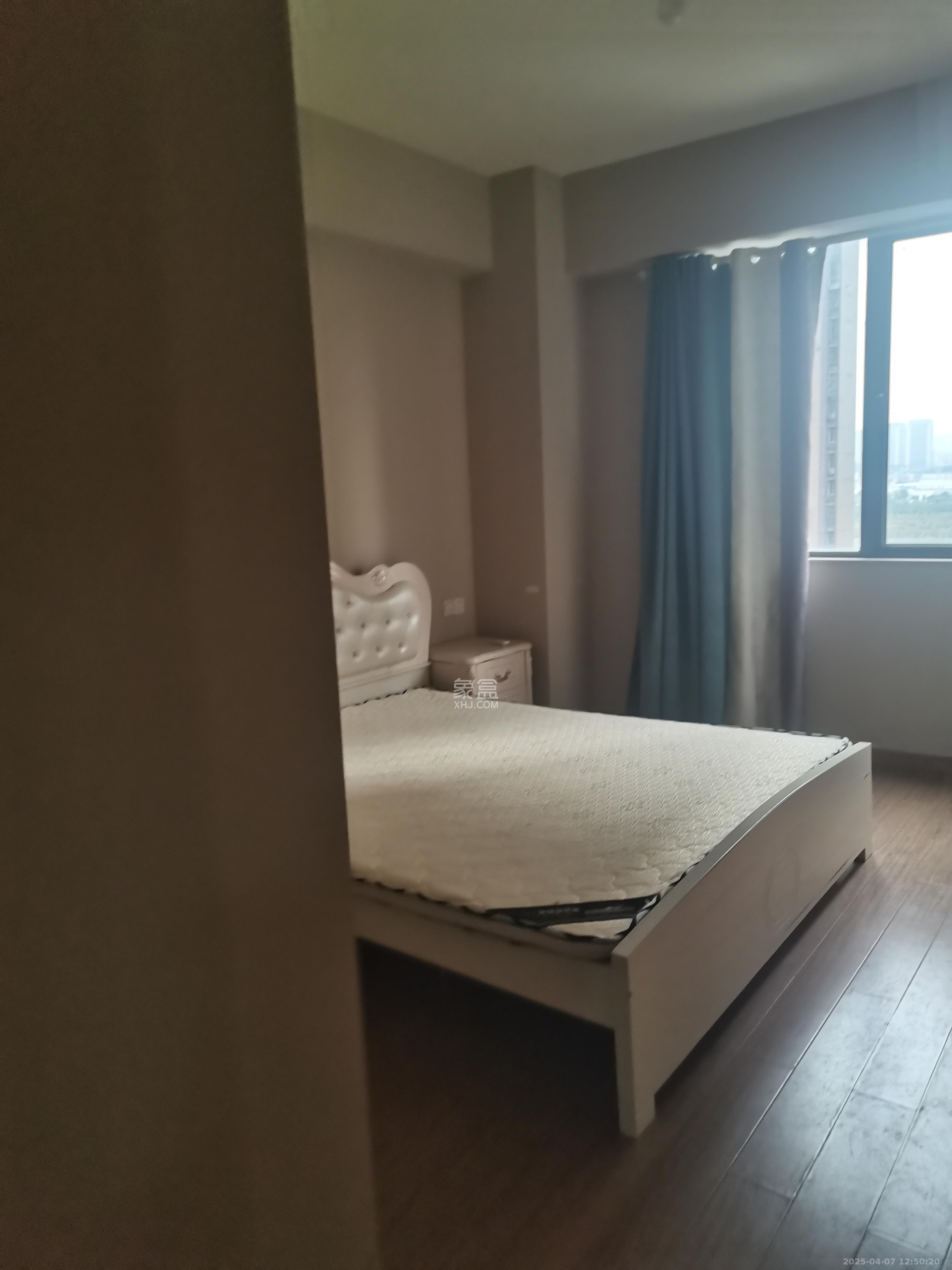 麓谷小镇  3室2厅1卫   2300.00元/月室内图