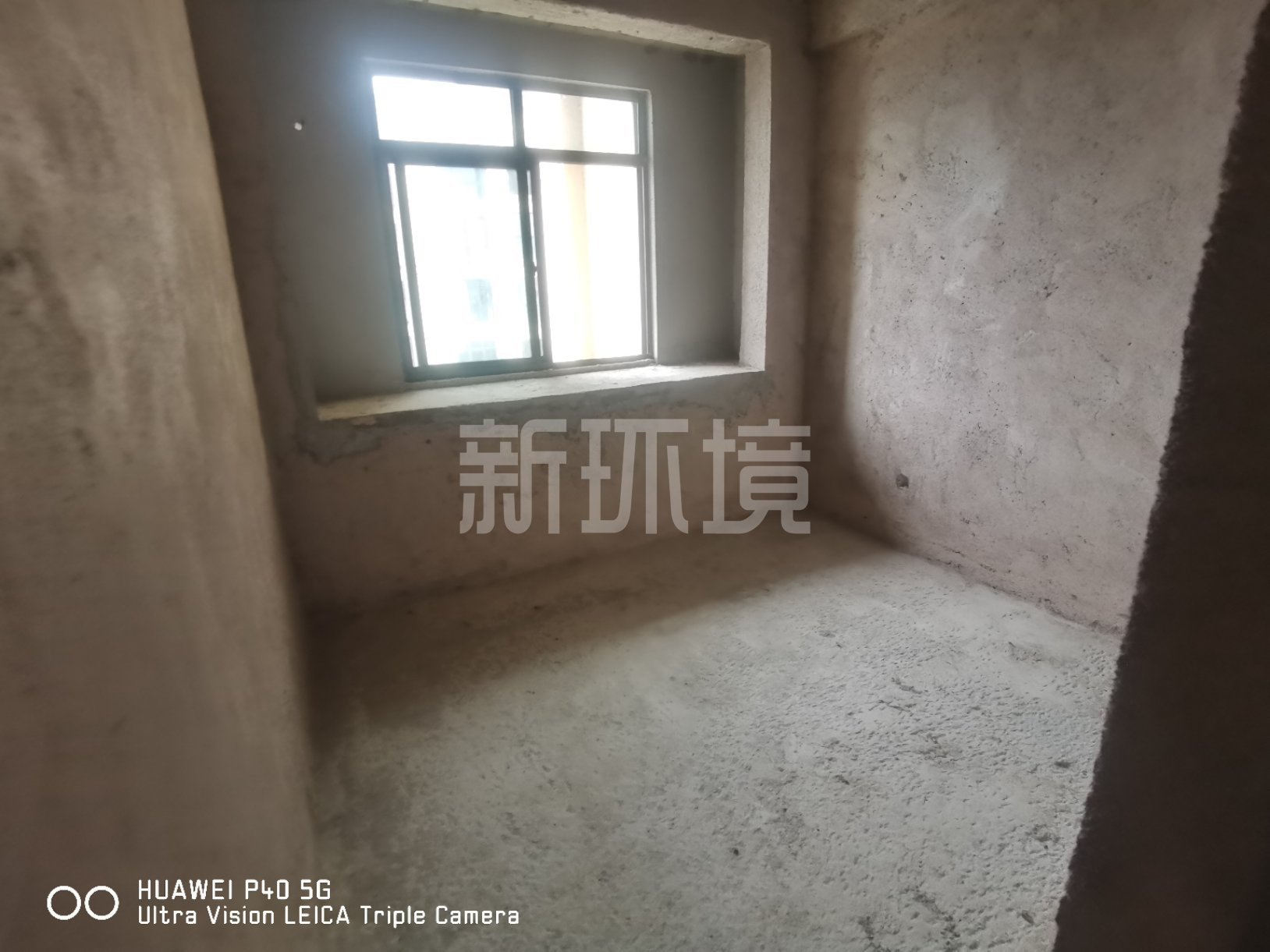 丽景天下二期  5室2厅2卫   105.00万客厅