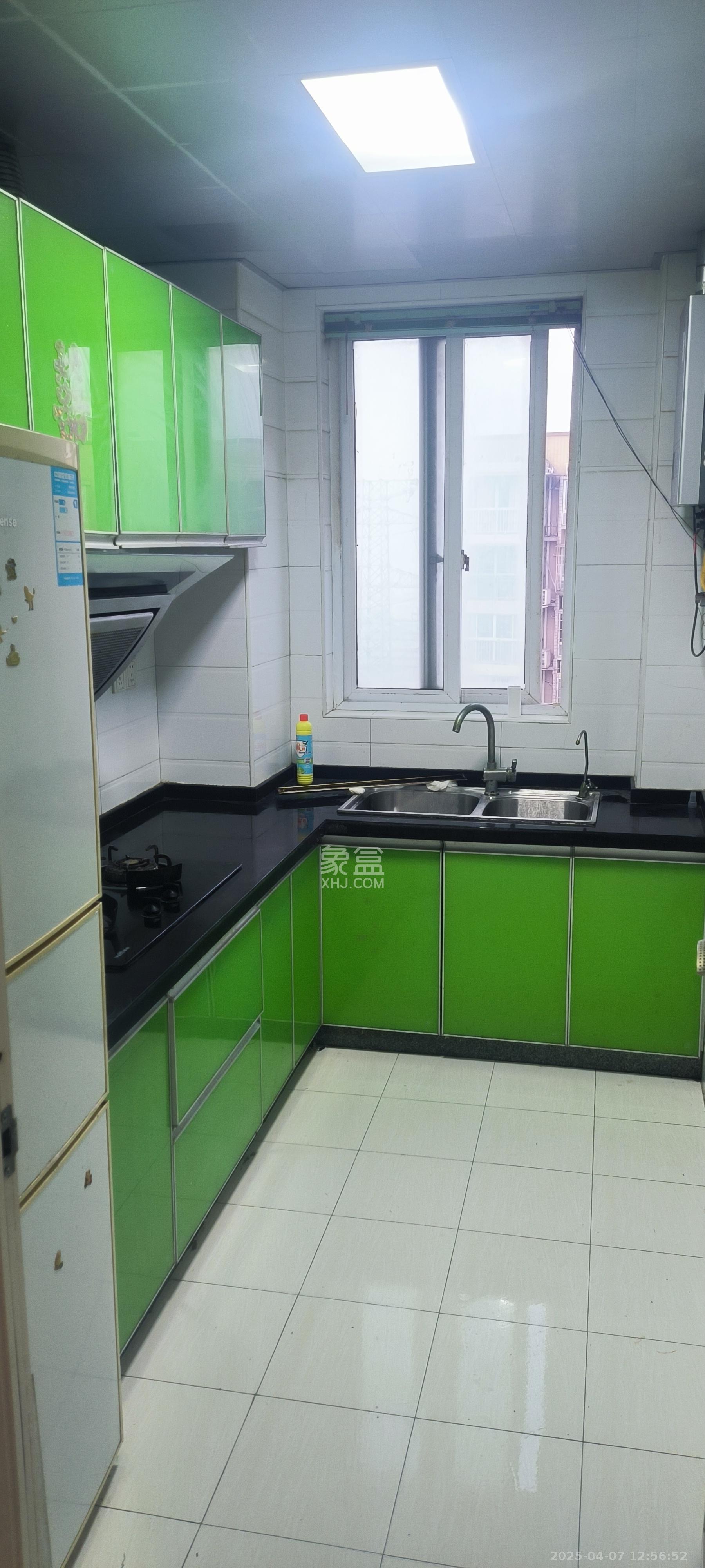 东业苹果社区  2室2厅1卫    1700.0元/月 东业苹果社区  2室2厅1卫    1700.0元/月室内图