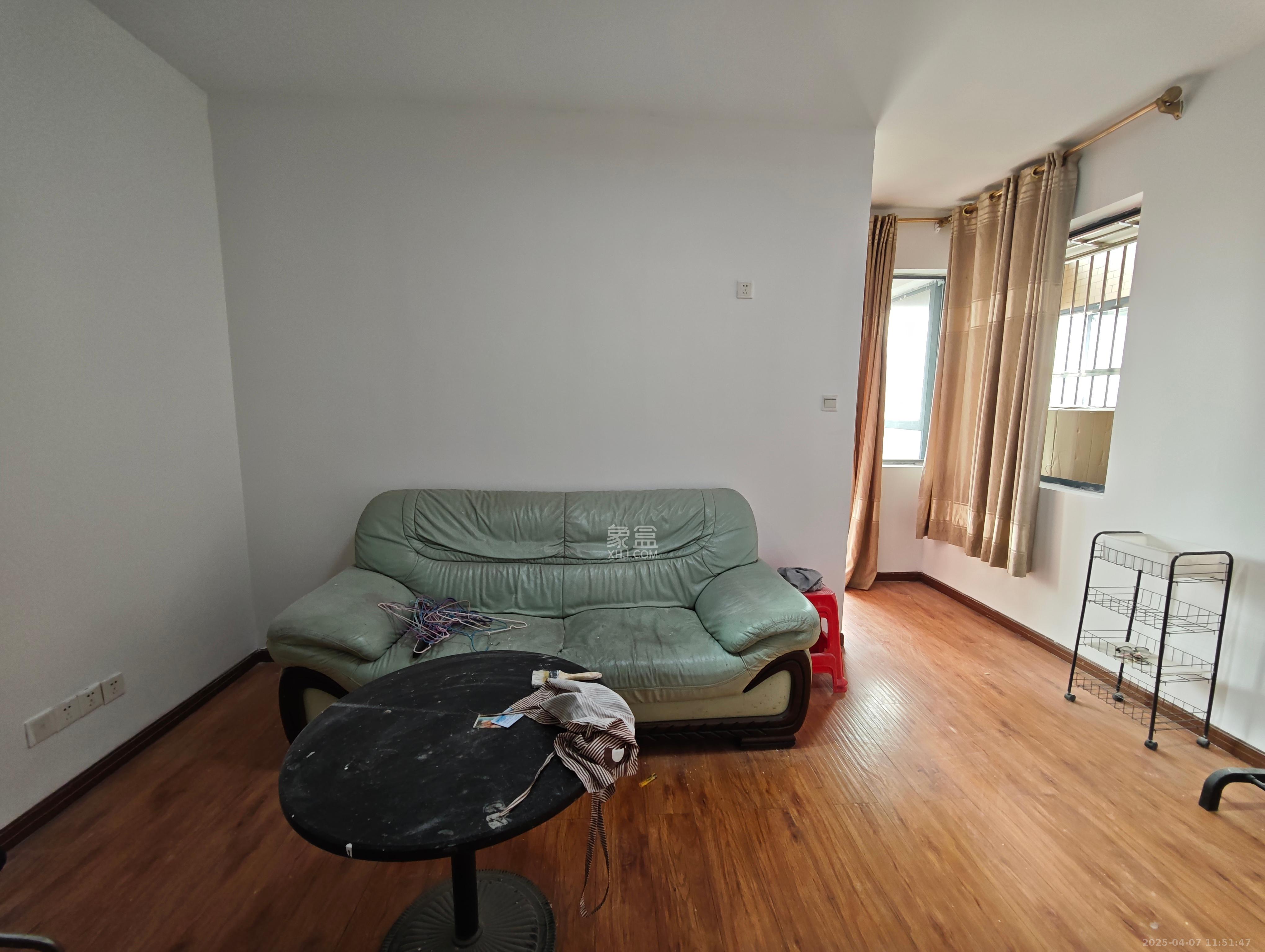 金领家族 1室1厅1卫 1400.0元/月 金领家族 1室1厅1卫 1400.0元/月室内图