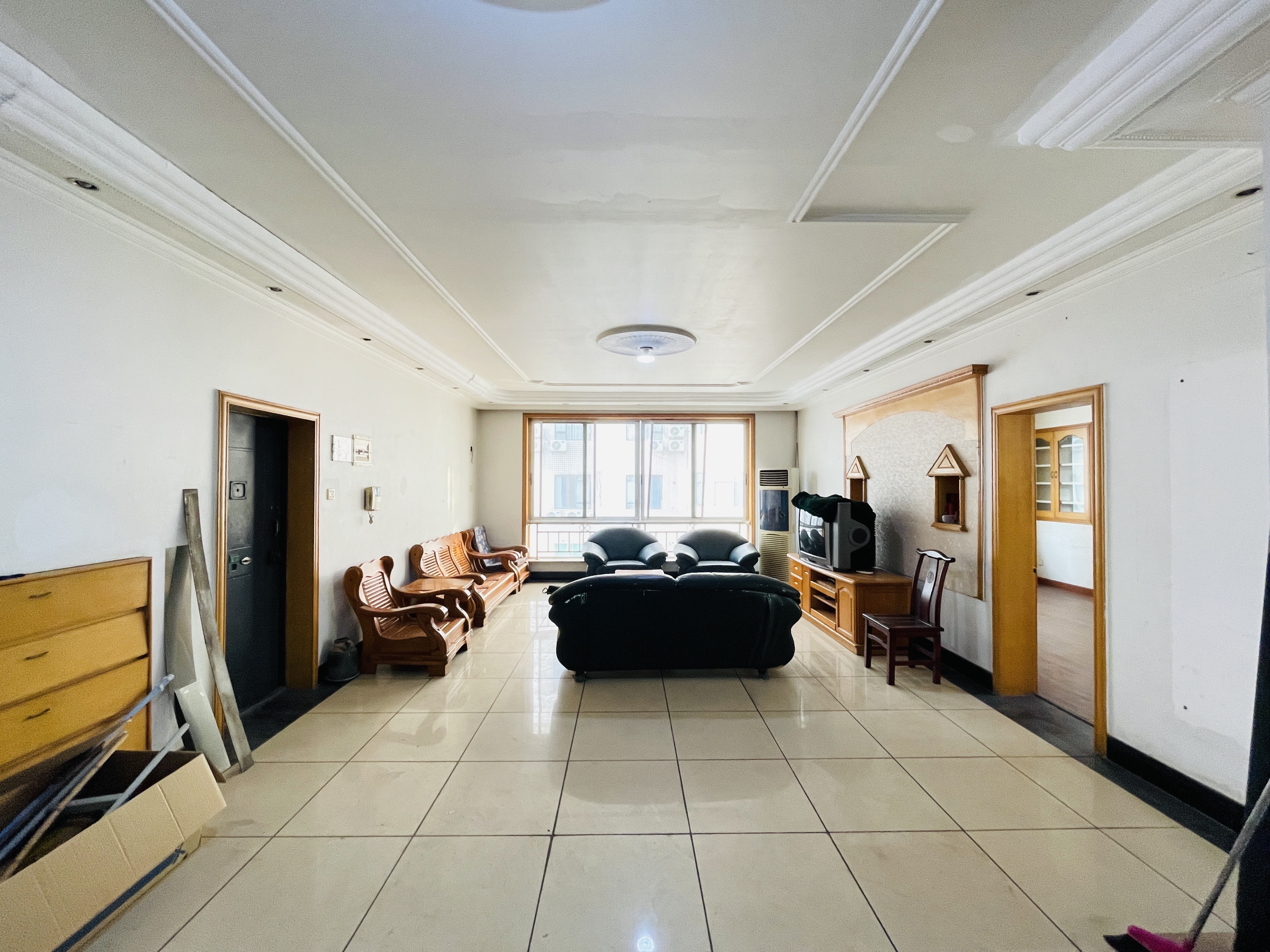 城投大厦  3室2厅2卫    2200.0元/月户型图