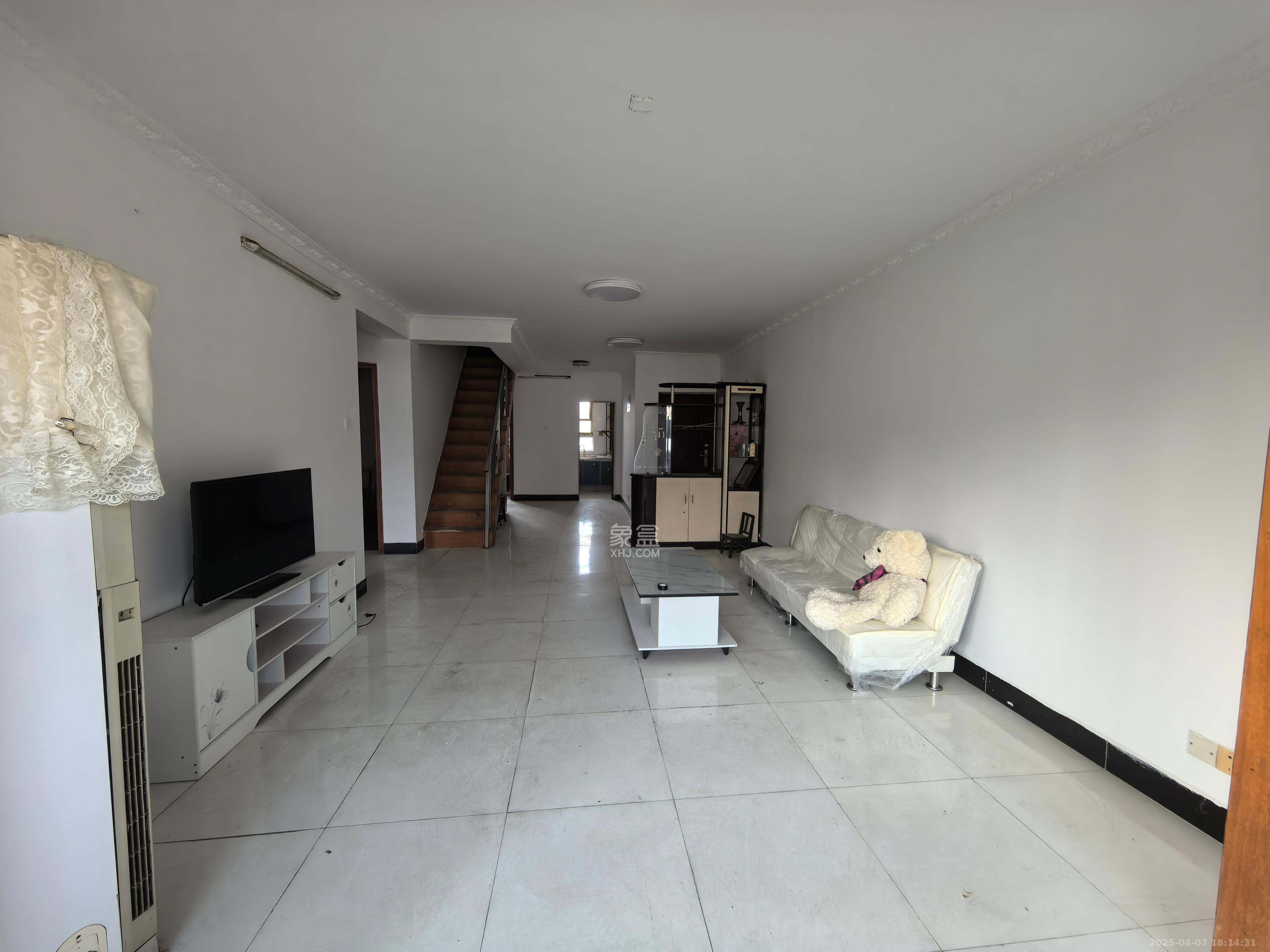 龙吉湾小区(龙瑞尚苑) 3室2厅1卫 1600.0元/月 龙吉湾小区(龙瑞尚苑) 3室2厅1卫 1600.0元/月室内图