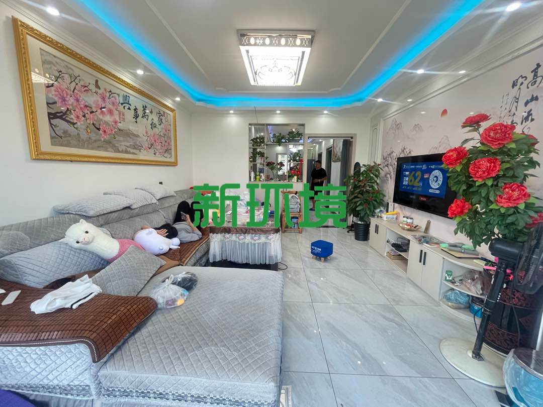 韦斯特城市花园  4室2厅2卫   96.80万客厅