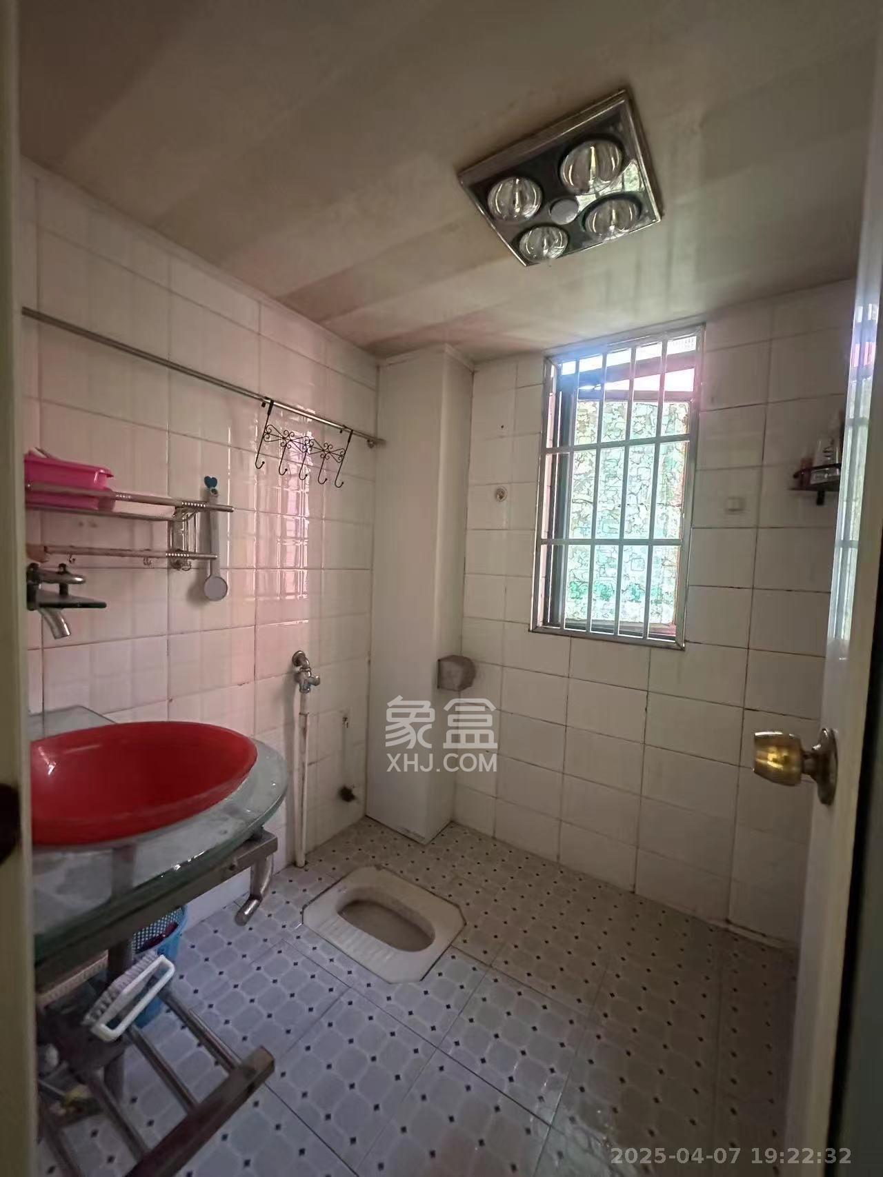 金苑商住楼  3室2厅2卫   2800.00元/月室内图