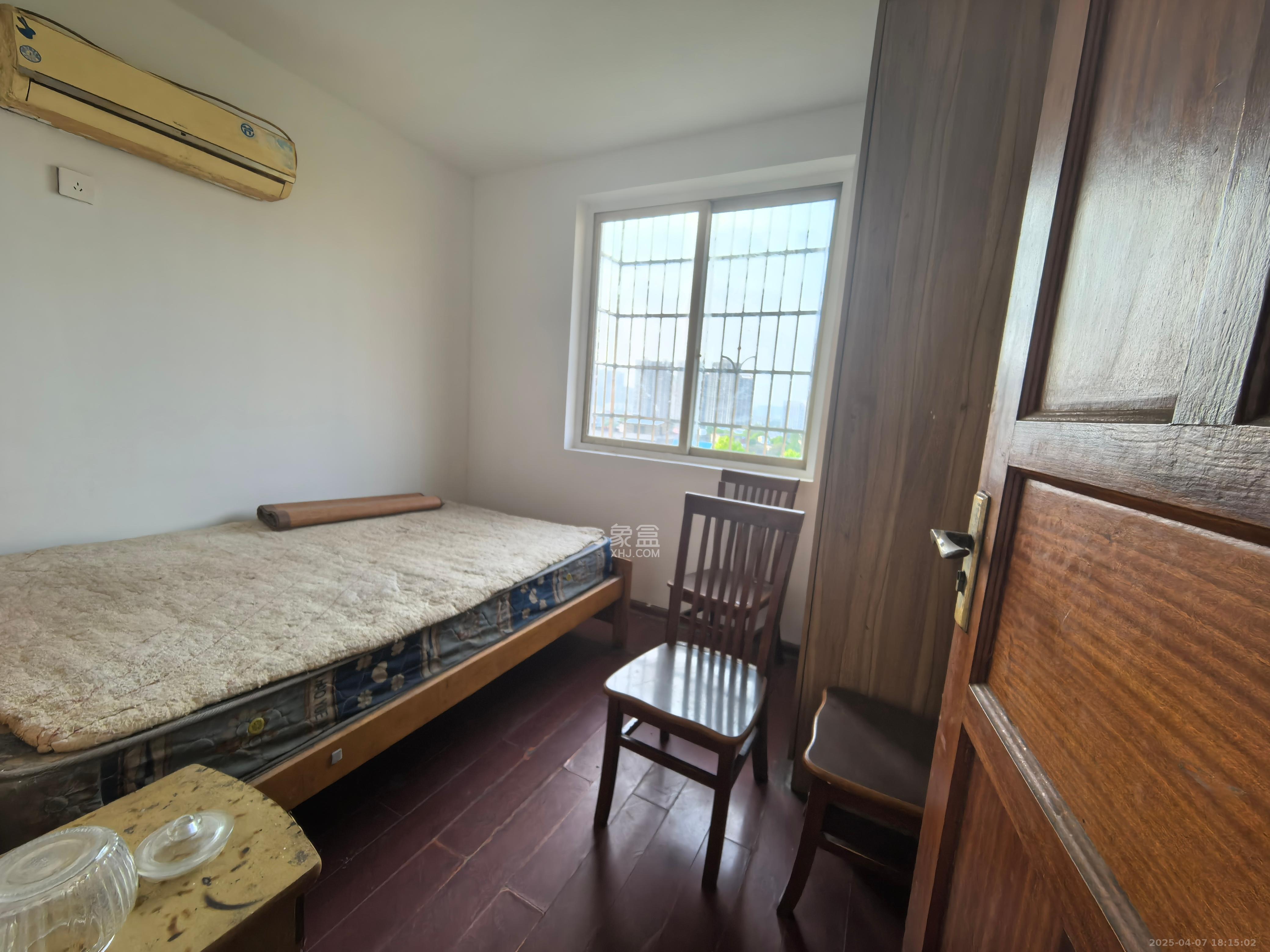 龙吉湾小区(龙瑞尚苑) 3室2厅1卫 1600.0元/月 龙吉湾小区(龙瑞尚苑) 3室2厅1卫 1600.0元/月室内图