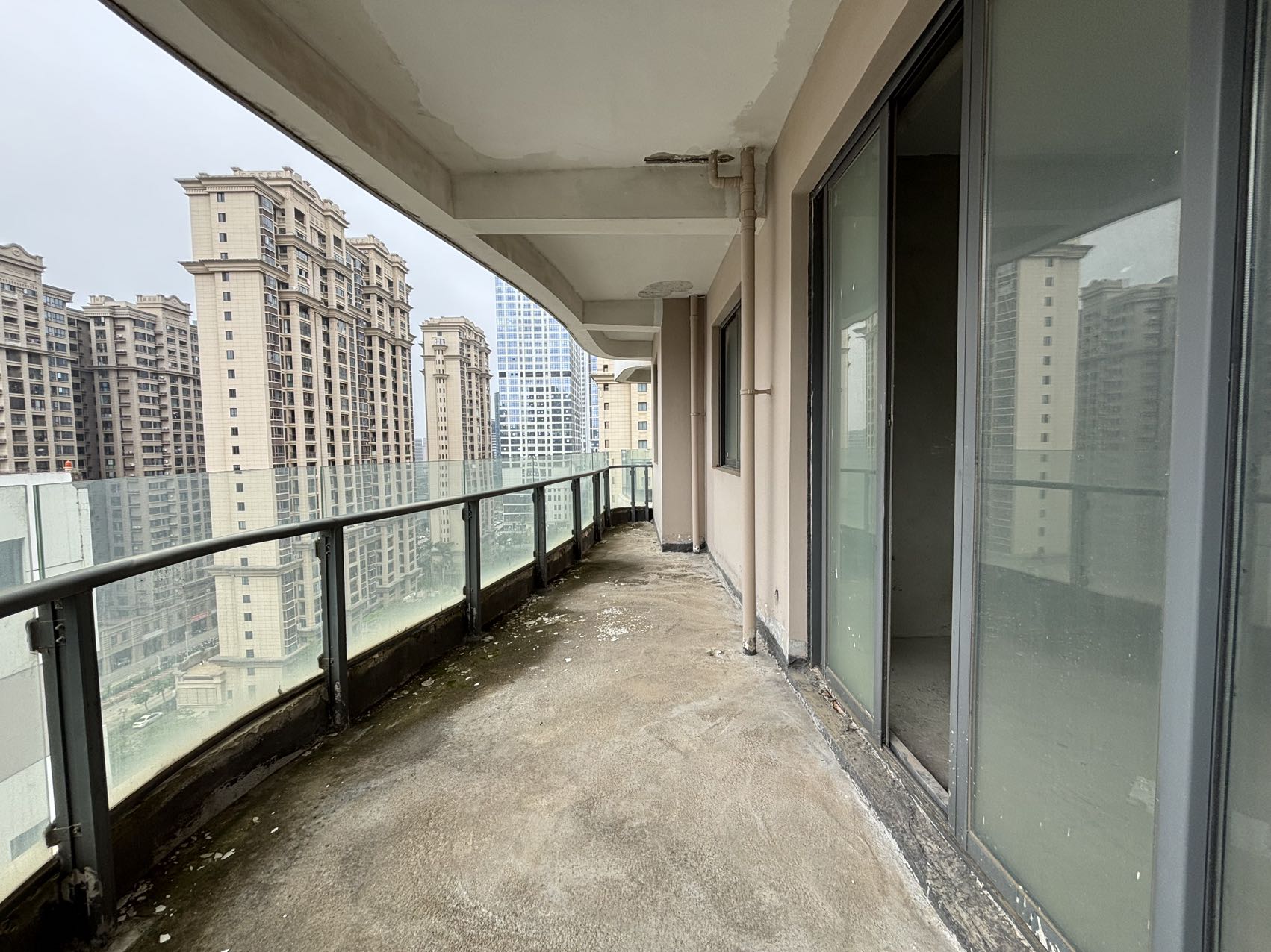 绿地海长流一期  3室2厅2卫    125.0万 绿地海长流一期  3室2厅2卫    125.0万室内图