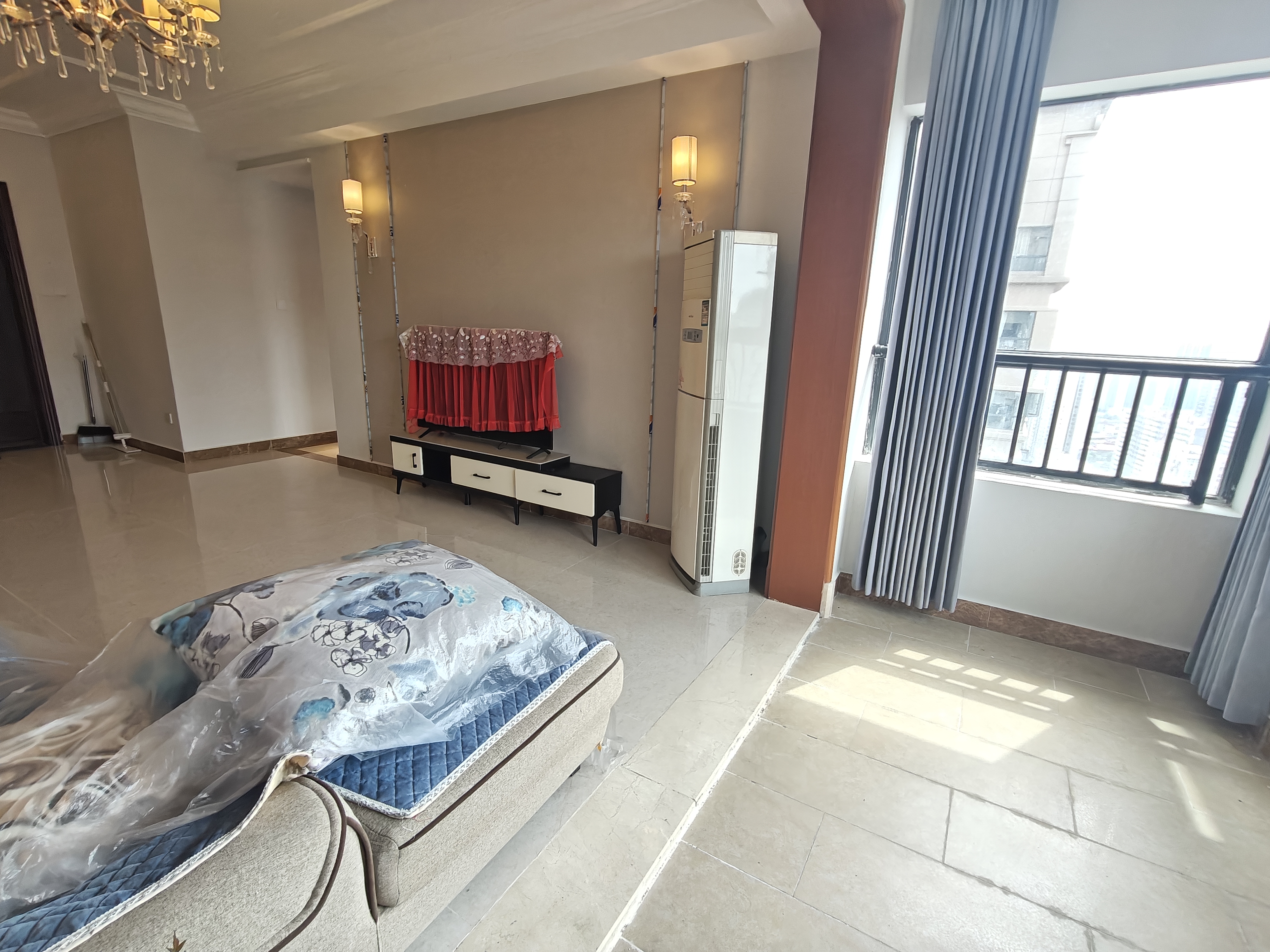 恒大华府 3室1厅1卫 1800.0元/月 恒大华府 3室1厅1卫 1800.0元/月室内图